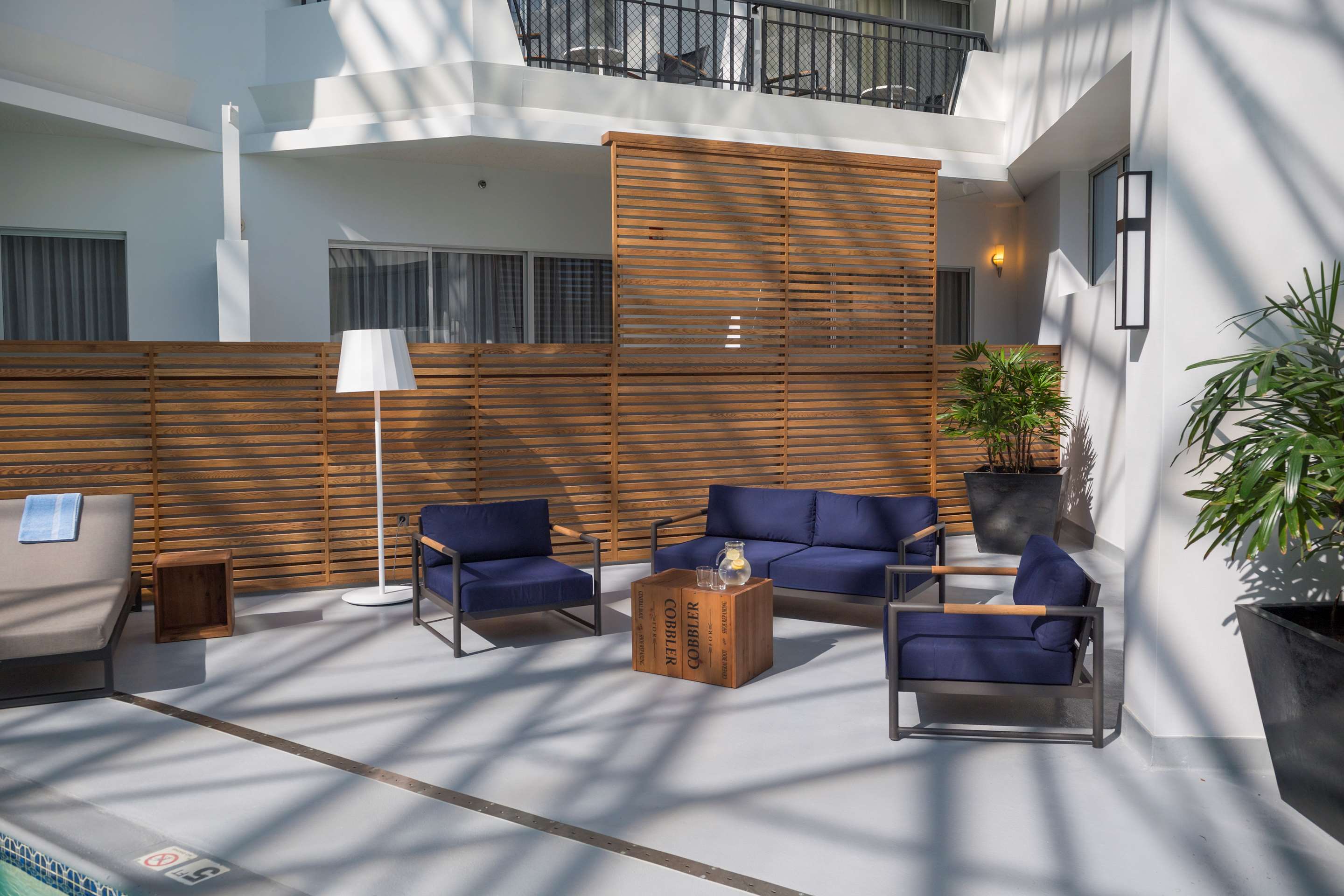 Pool | Hilton Boston/Woburn