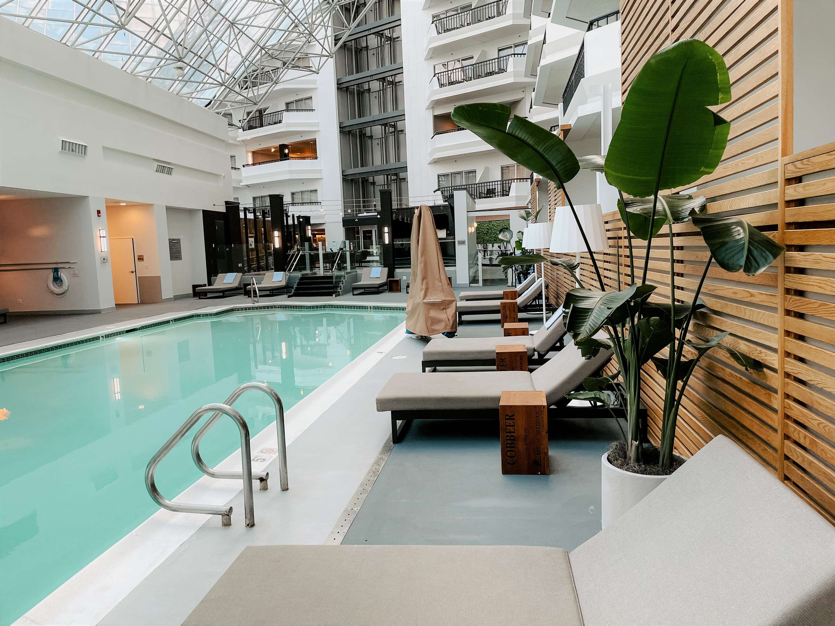 Pool | Hilton Boston/Woburn
