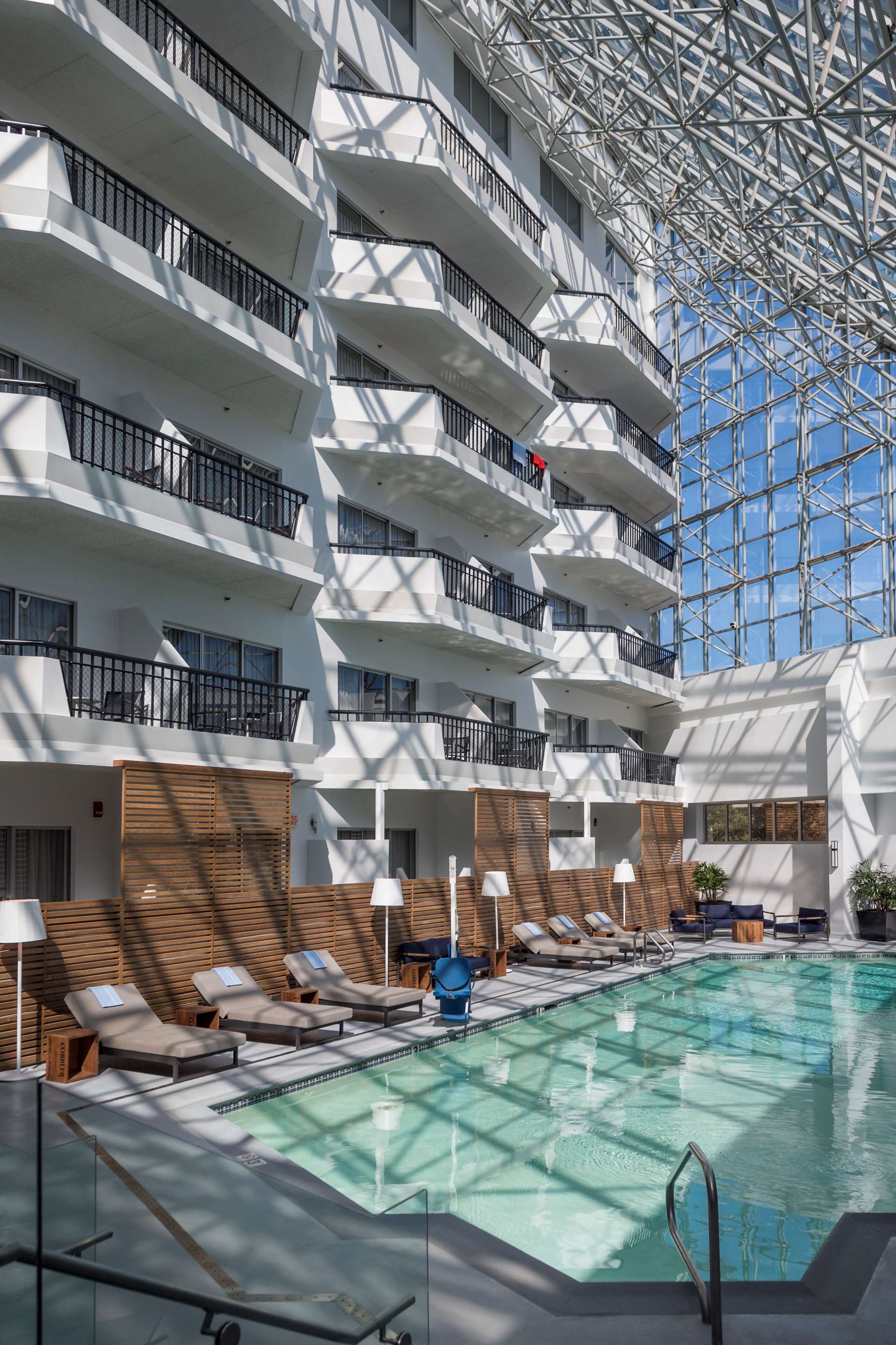 Pool | Hilton Boston/Woburn