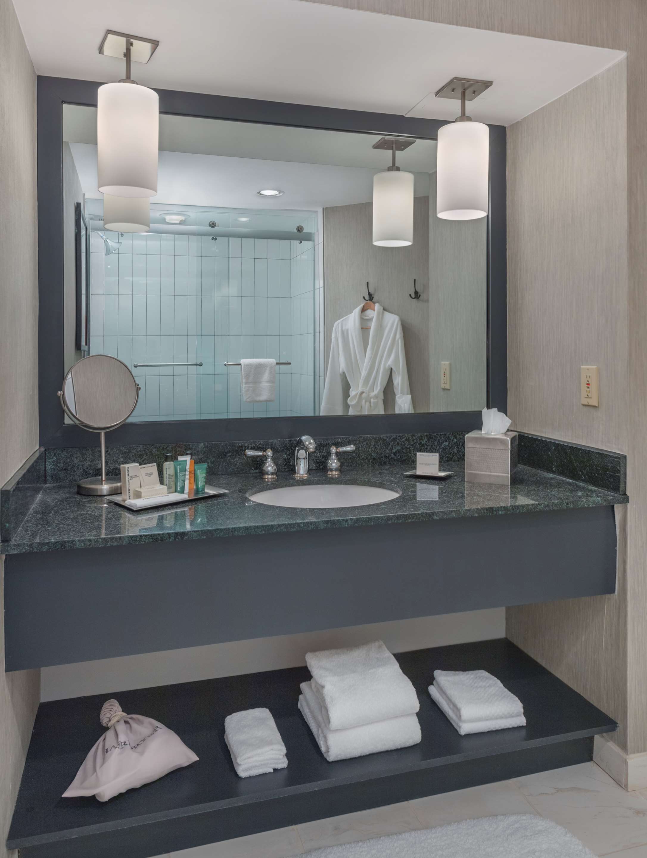 Guest room bath