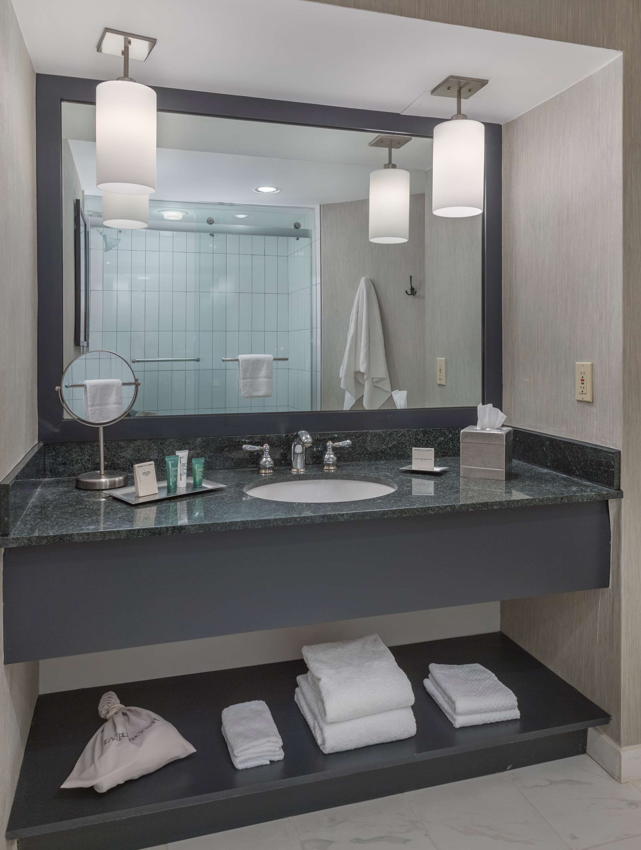 Guest room bath