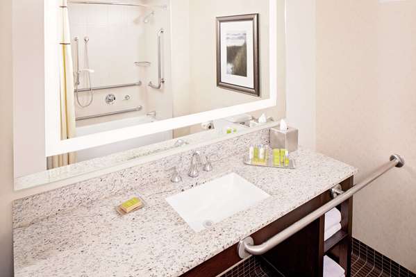  - DoubleTree by Hilton Hotel Bayside Boston - I-93, Exit 14