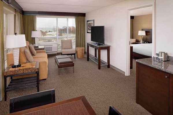  - DoubleTree by Hilton Hotel Bayside Boston - I-93, Exit 14