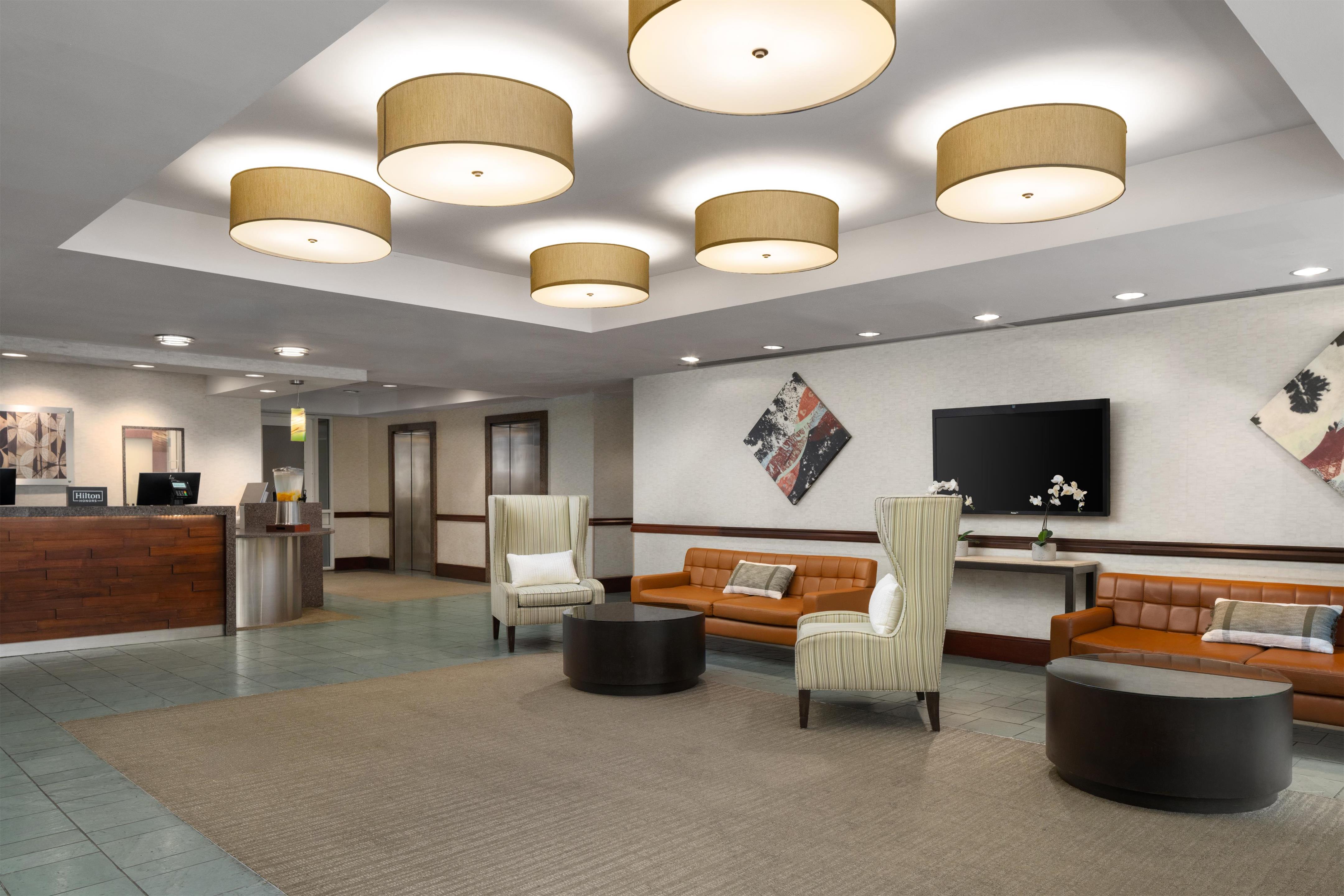 Lobby | DoubleTree by Hilton Hotel Boston Bayside