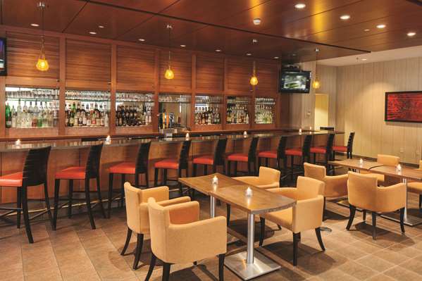 Bar - DoubleTree by Hilton Hotel Downtown Boston