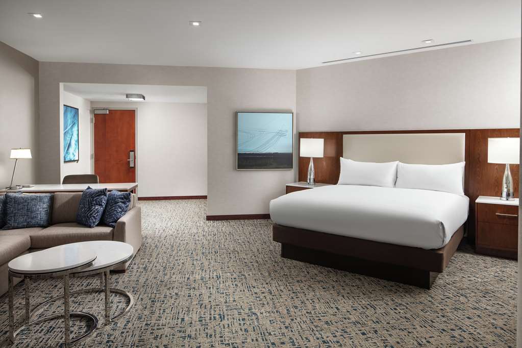 Hilton Boston Logan Airport Room Type - PREMIER JR KING SUITE