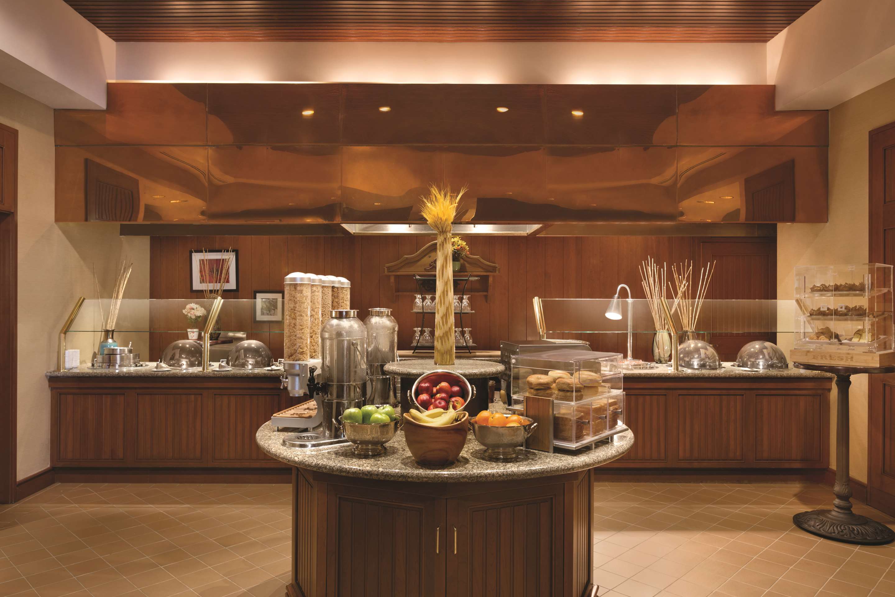 Breakfast Area | Hilton Boston Logan Airport