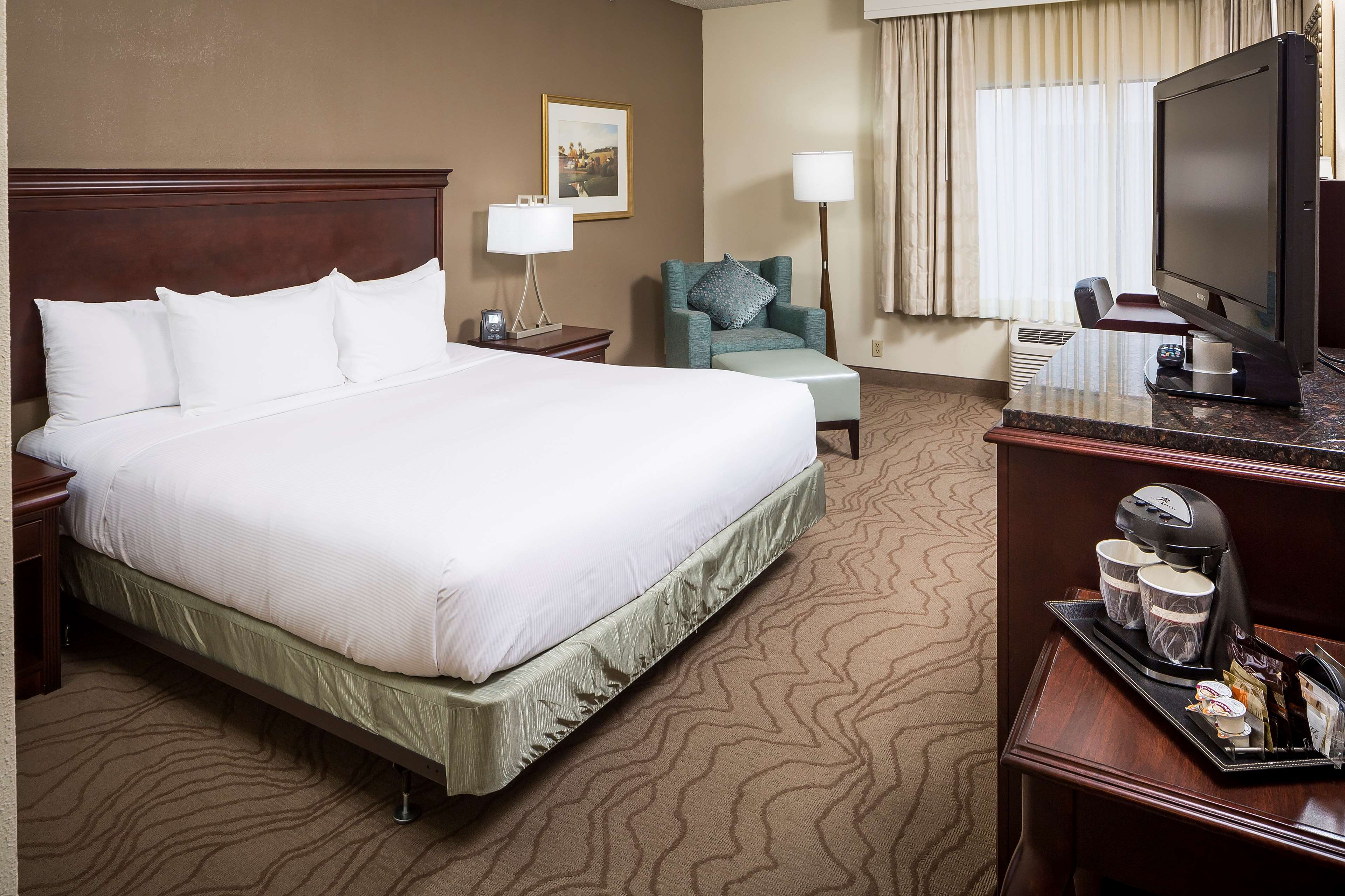 DoubleTree by Hilton Boston - Milford Room Type - 1 KING BED NONSMOKING