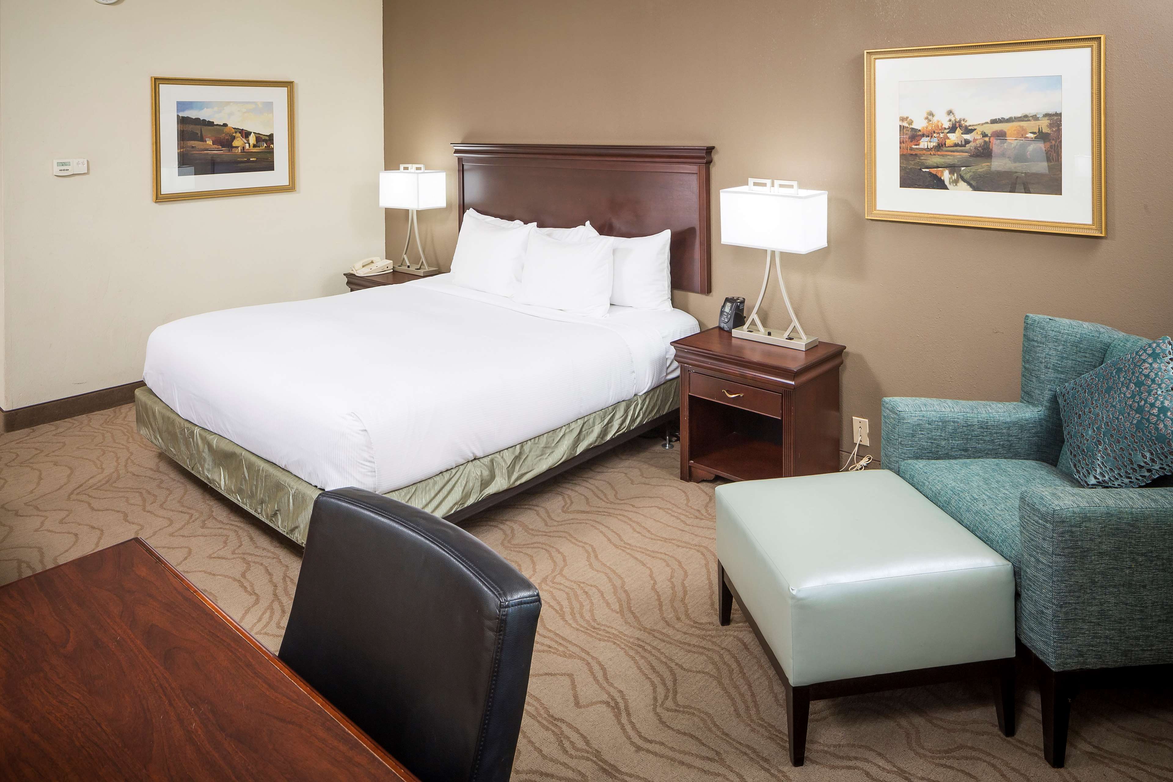 DoubleTree by Hilton Boston - Milford Room Type - 1 KING MOB ACC W  TUB