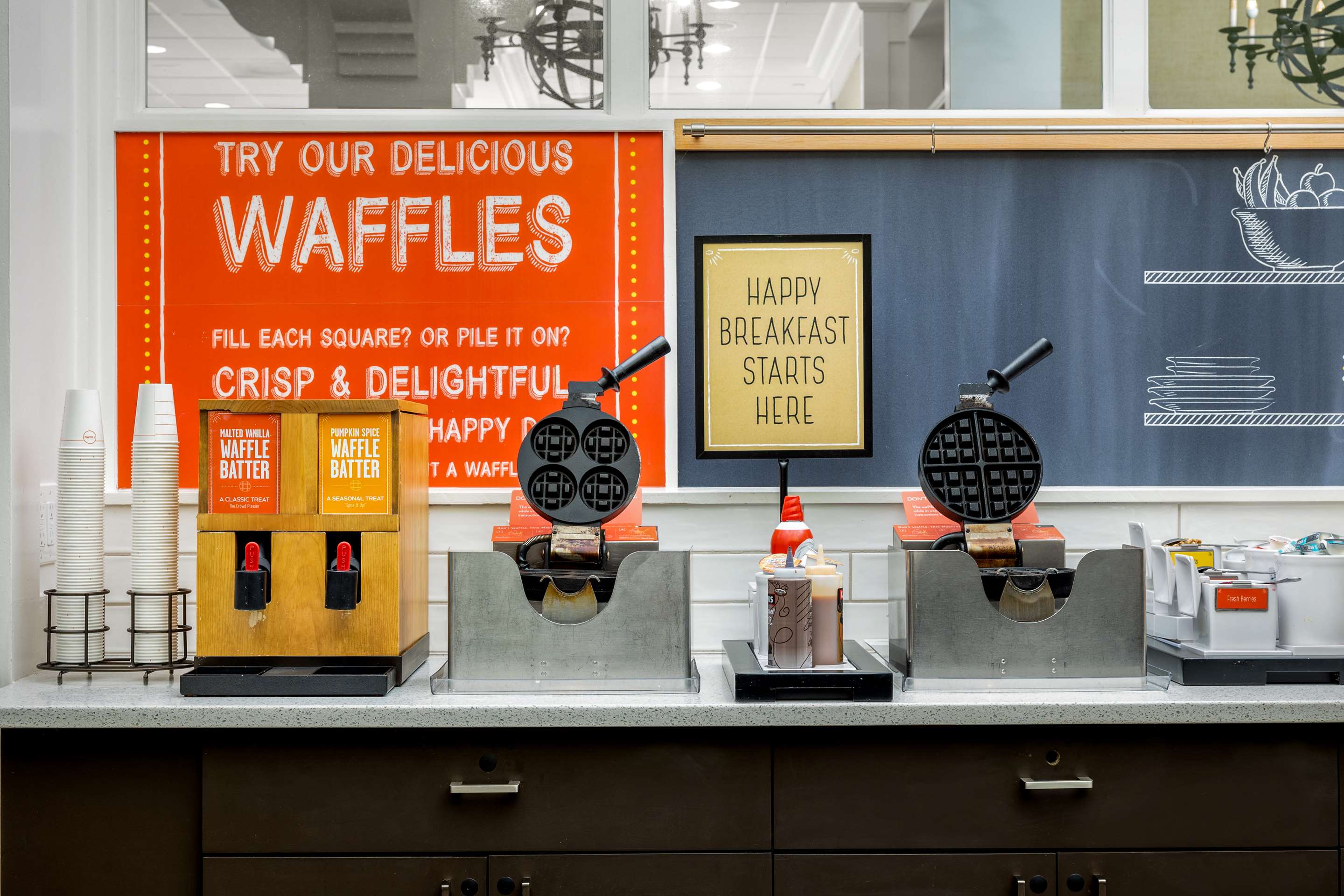 Breakfast Area | Hampton Inn Boston Natick