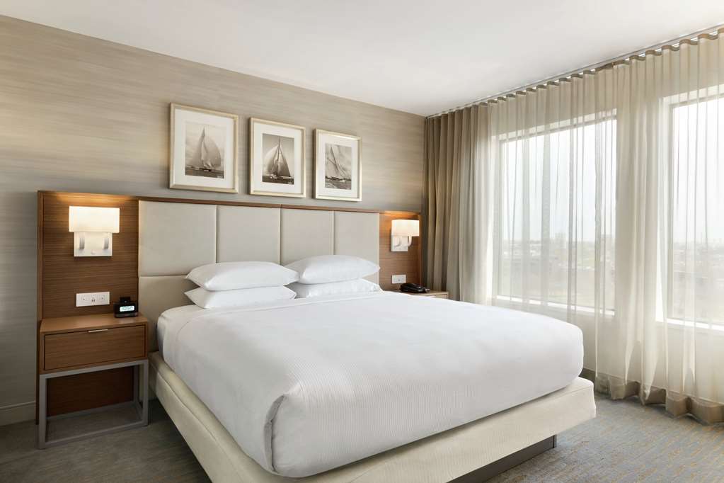 DoubleTree Suites by Hilton Hotel Boston - Cambridge Room Type - PRESIDENTIAL SUITE-1 KING