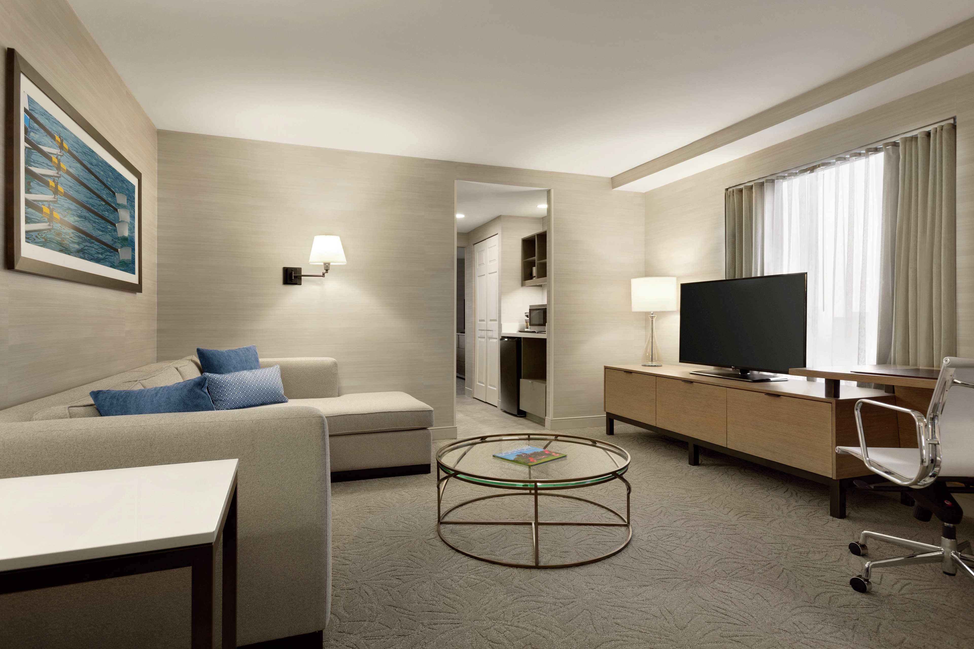 DoubleTree Suites by Hilton Hotel Boston - Cambridge Room Type - EXPANDED CORNER KING SUITE