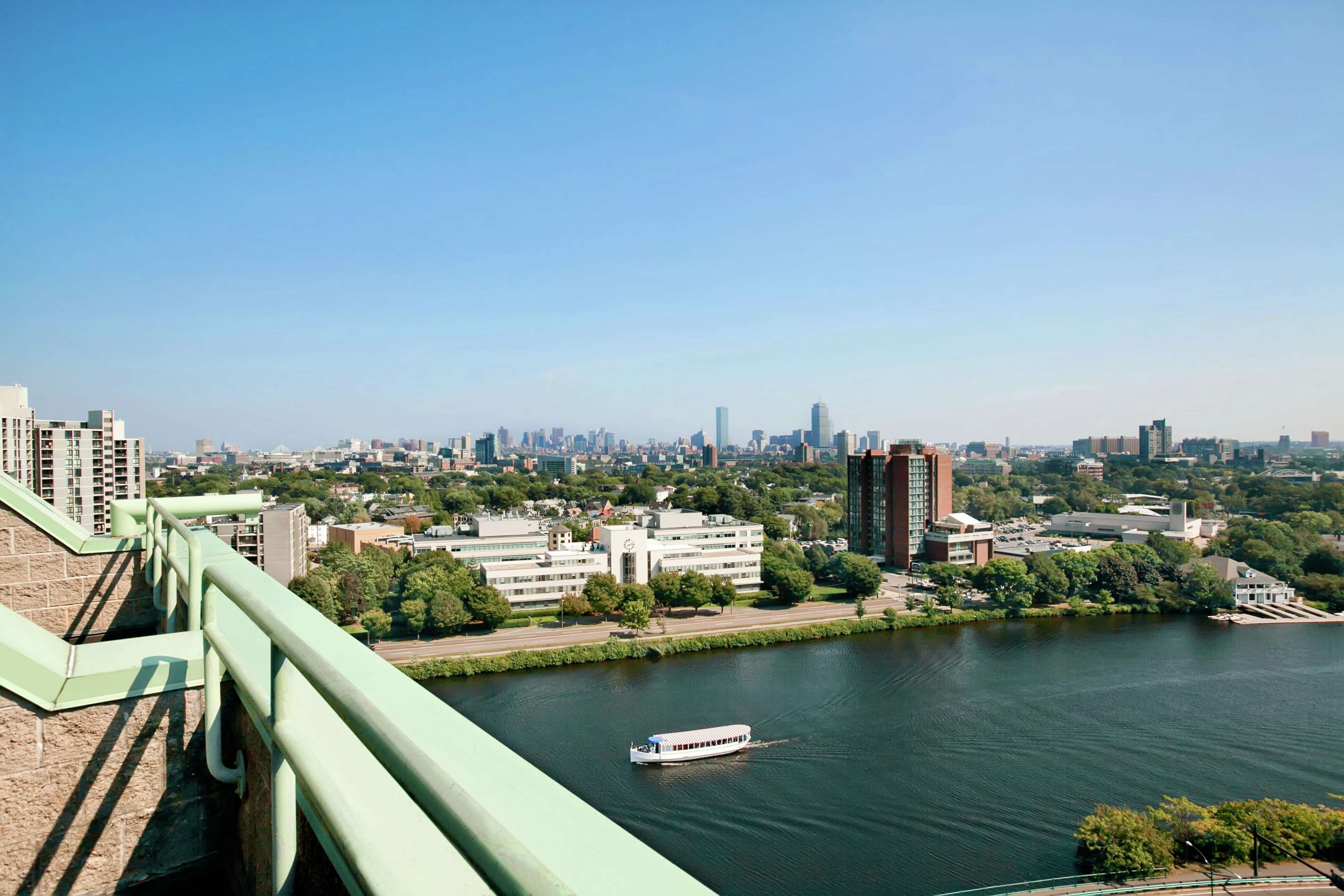 DoubleTree Suites by Hilton Hotel Boston - Cambridge Room Type - BALCONY ROOM ONLY-ONE KING