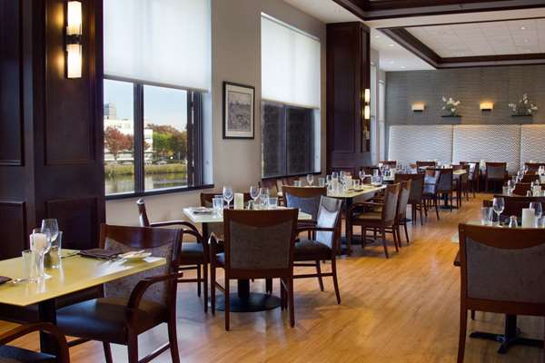 Restaurant - DoubleTree Suites by Hilton Hotel Allston - I-90, Exit 131