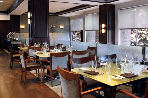 Restaurant - DoubleTree Suites by Hilton Hotel Allston - I-90, Exit 131