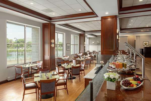 Restaurant - DoubleTree Suites by Hilton Hotel Allston - I-90, Exit 131