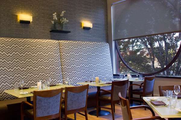 Restaurant - DoubleTree Suites by Hilton Hotel Allston - I-90, Exit 131