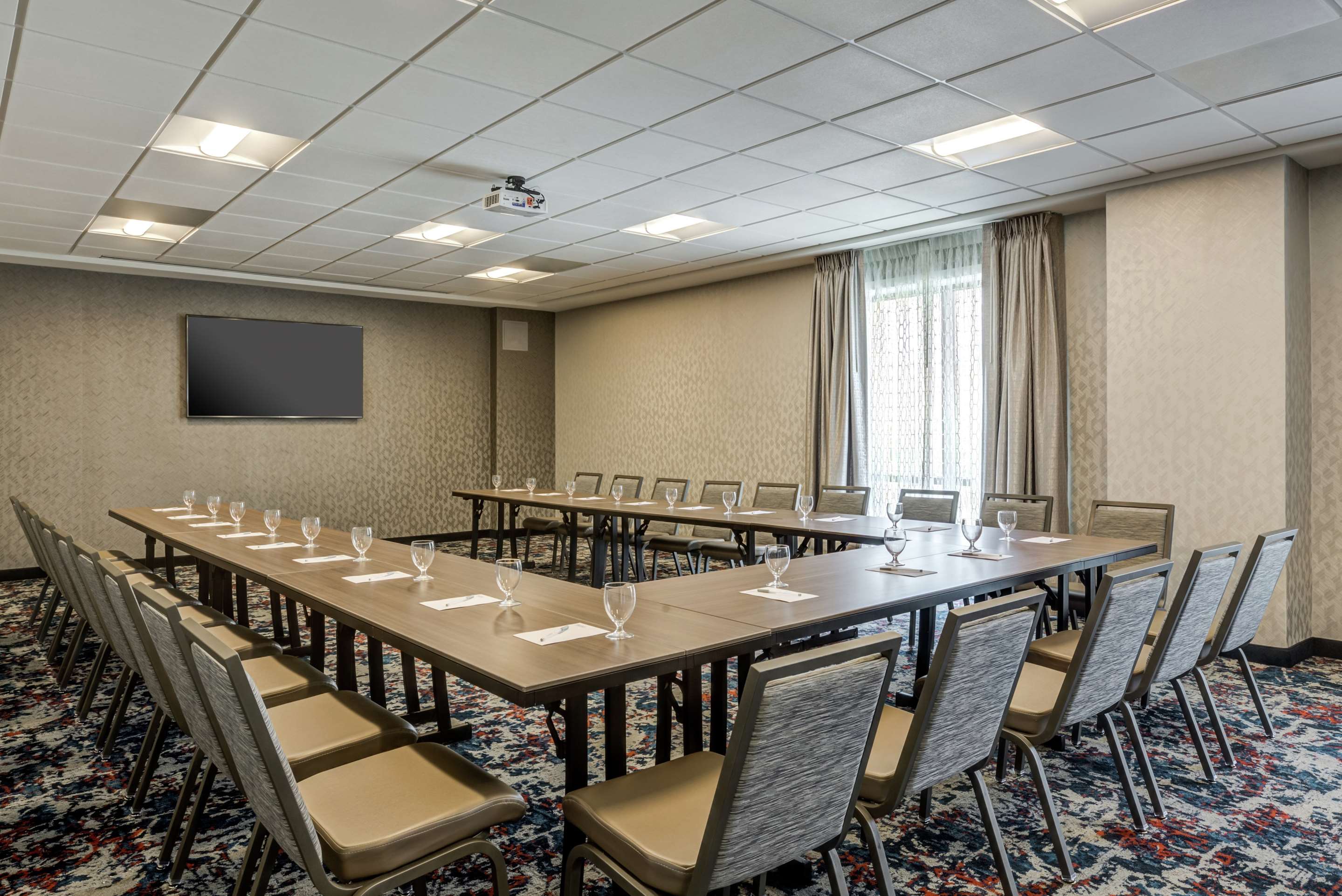 Meeting Room | Hilton Garden Inn Boston/Waltham