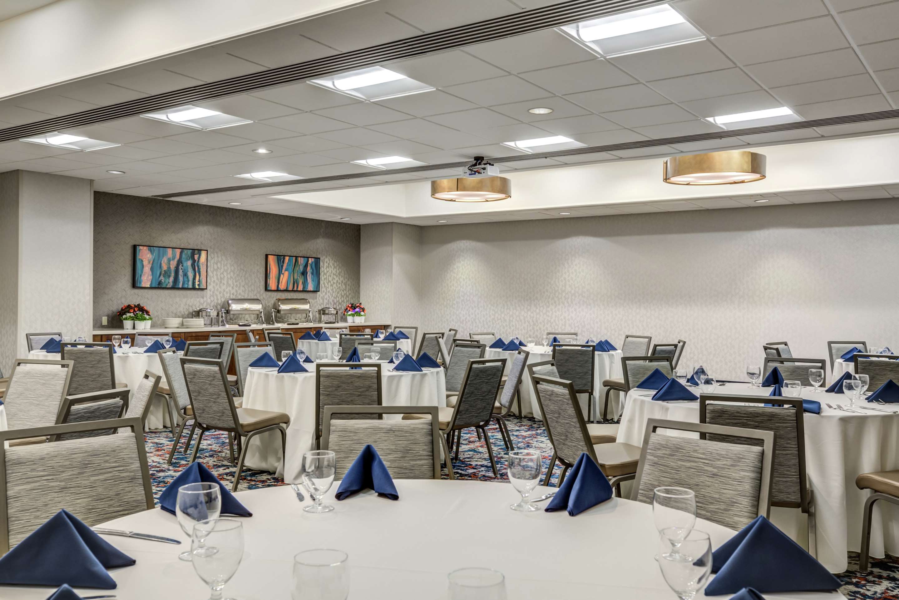 Restaurant | Hilton Garden Inn Boston/Waltham