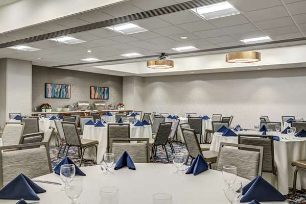 Restaurant - Hilton Garden Inn Waltham