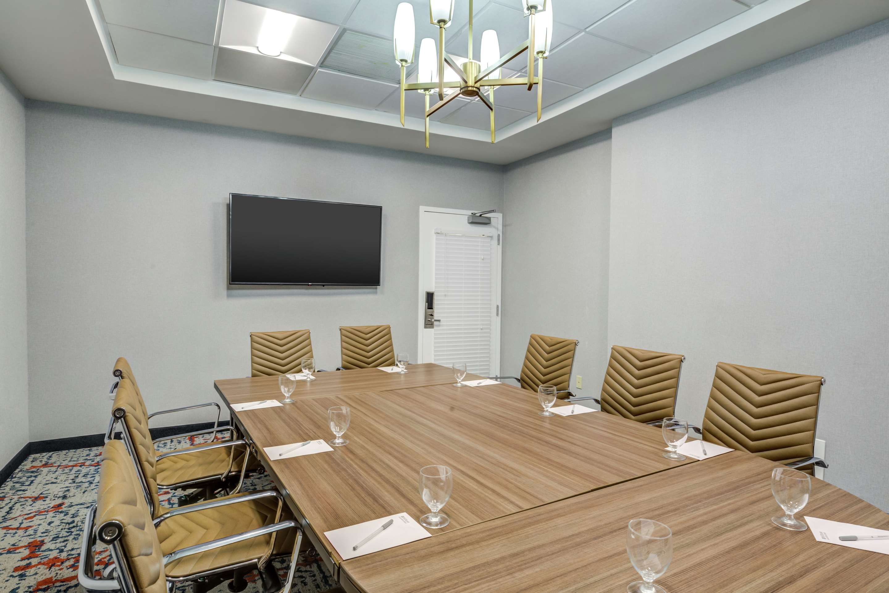 Restaurant | Hilton Garden Inn Boston/Waltham