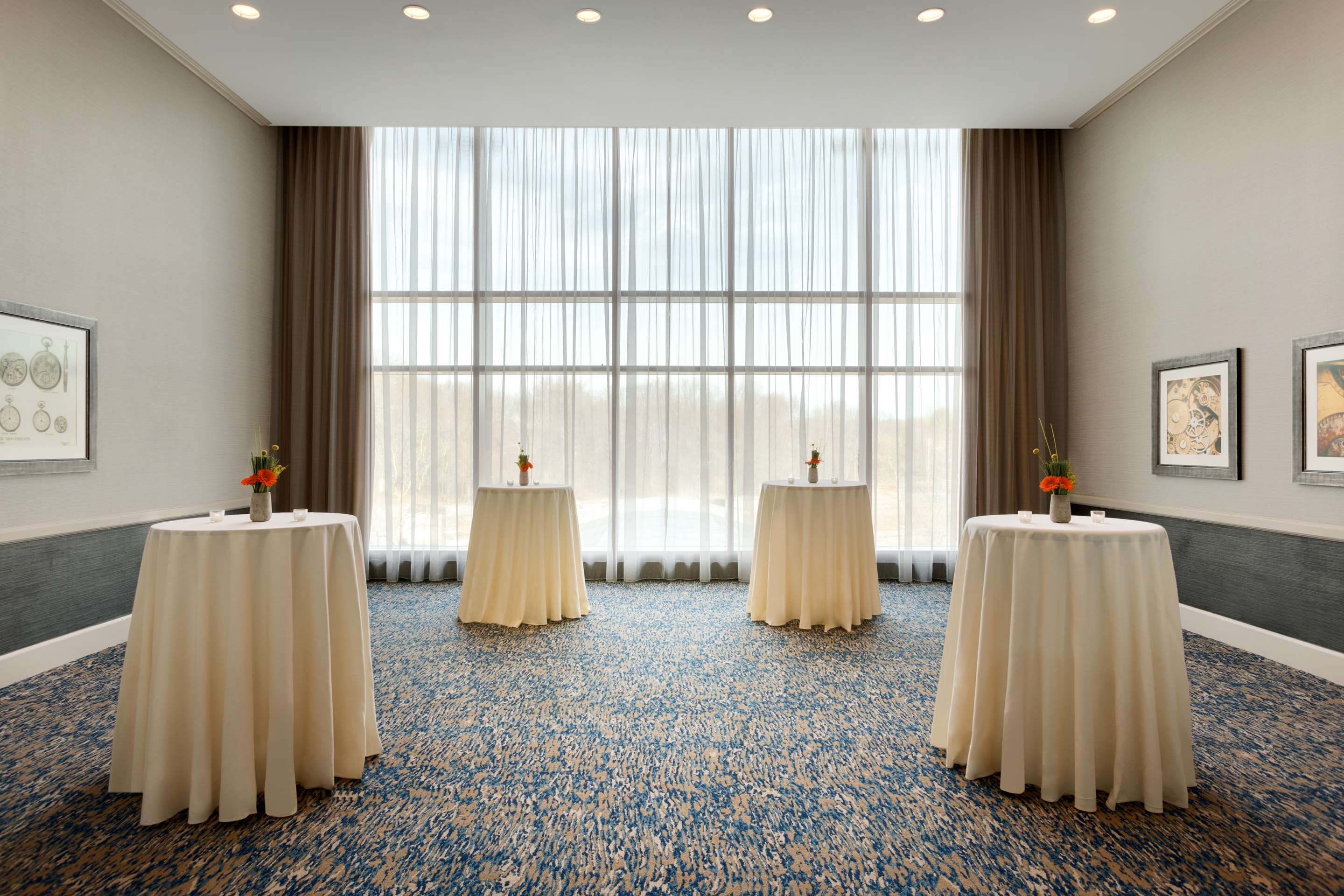 Lobby | Embassy Suites by Hilton Boston Waltham