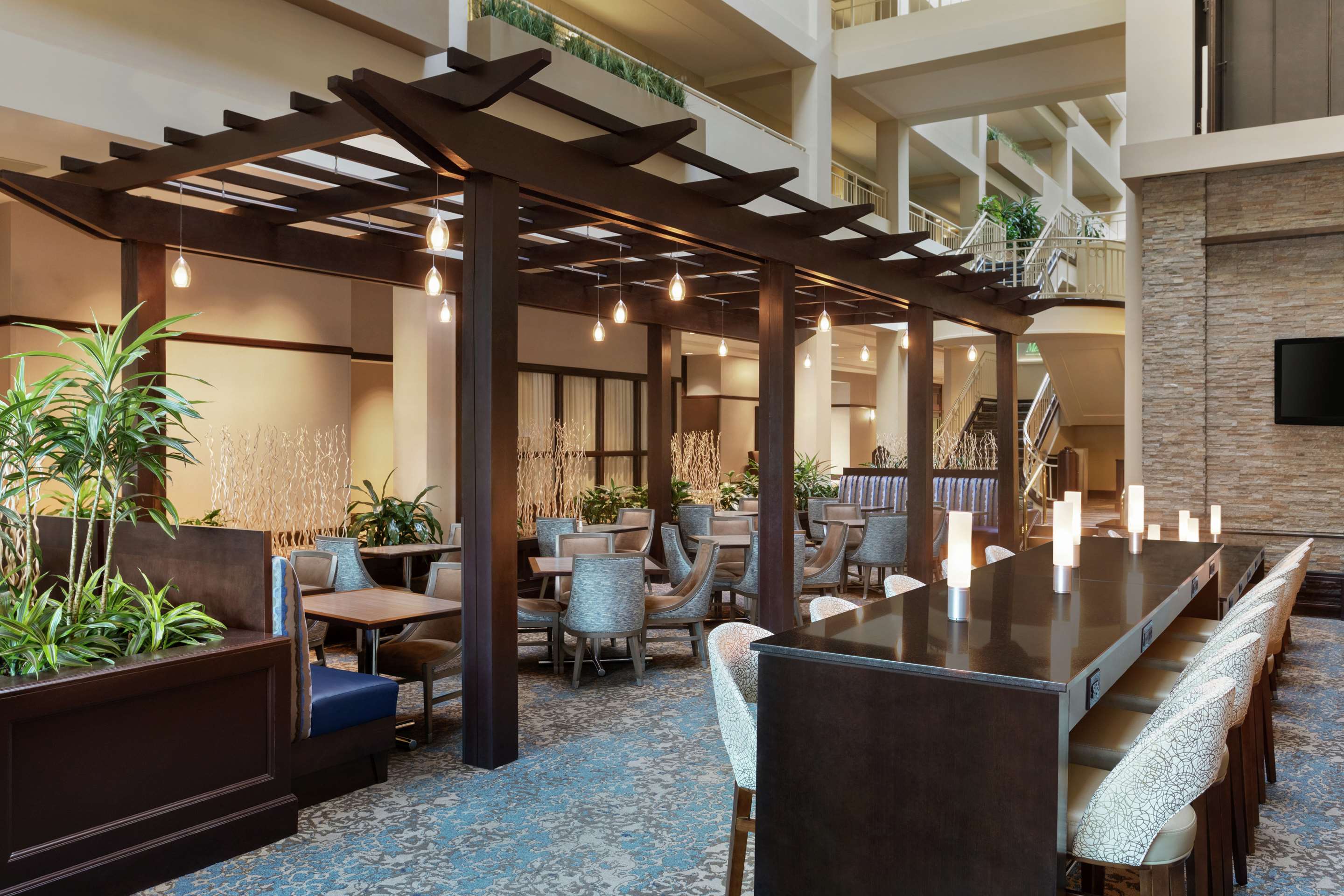 Lobby | Embassy Suites by Hilton Boston Waltham