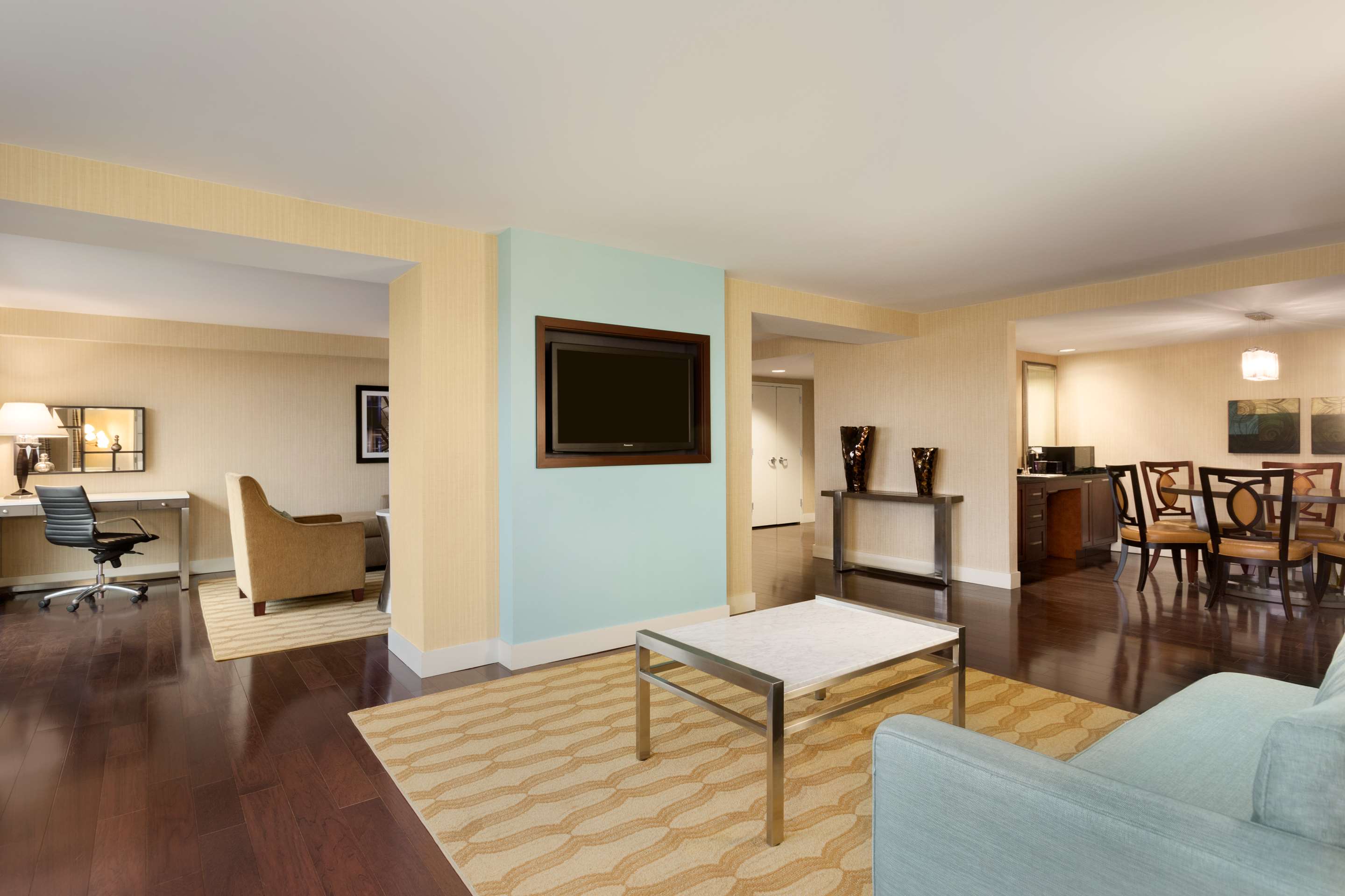 Lobby | Embassy Suites by Hilton Boston Waltham