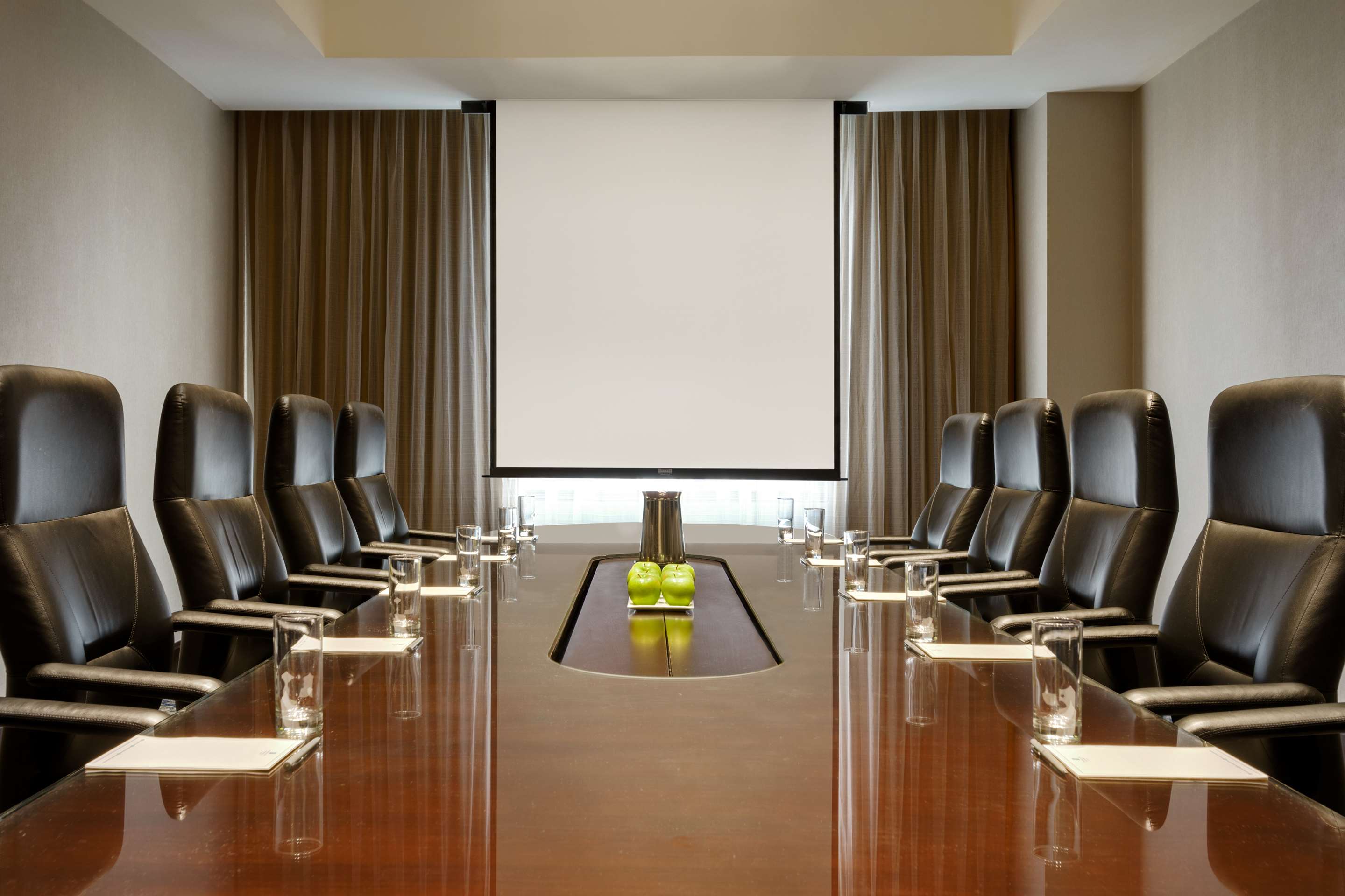 Lobby | Embassy Suites by Hilton Boston Waltham