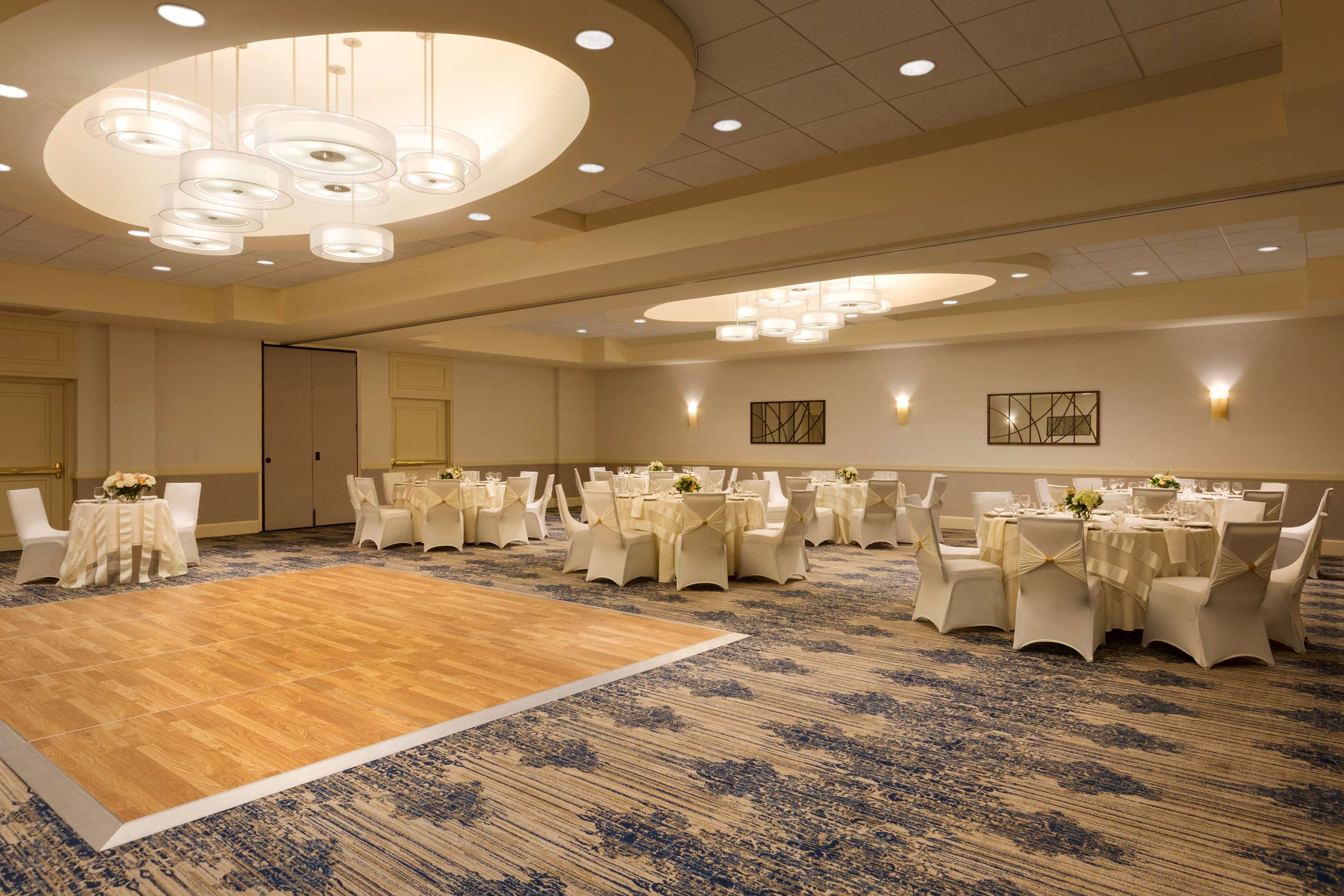Lobby | Embassy Suites by Hilton Boston Waltham