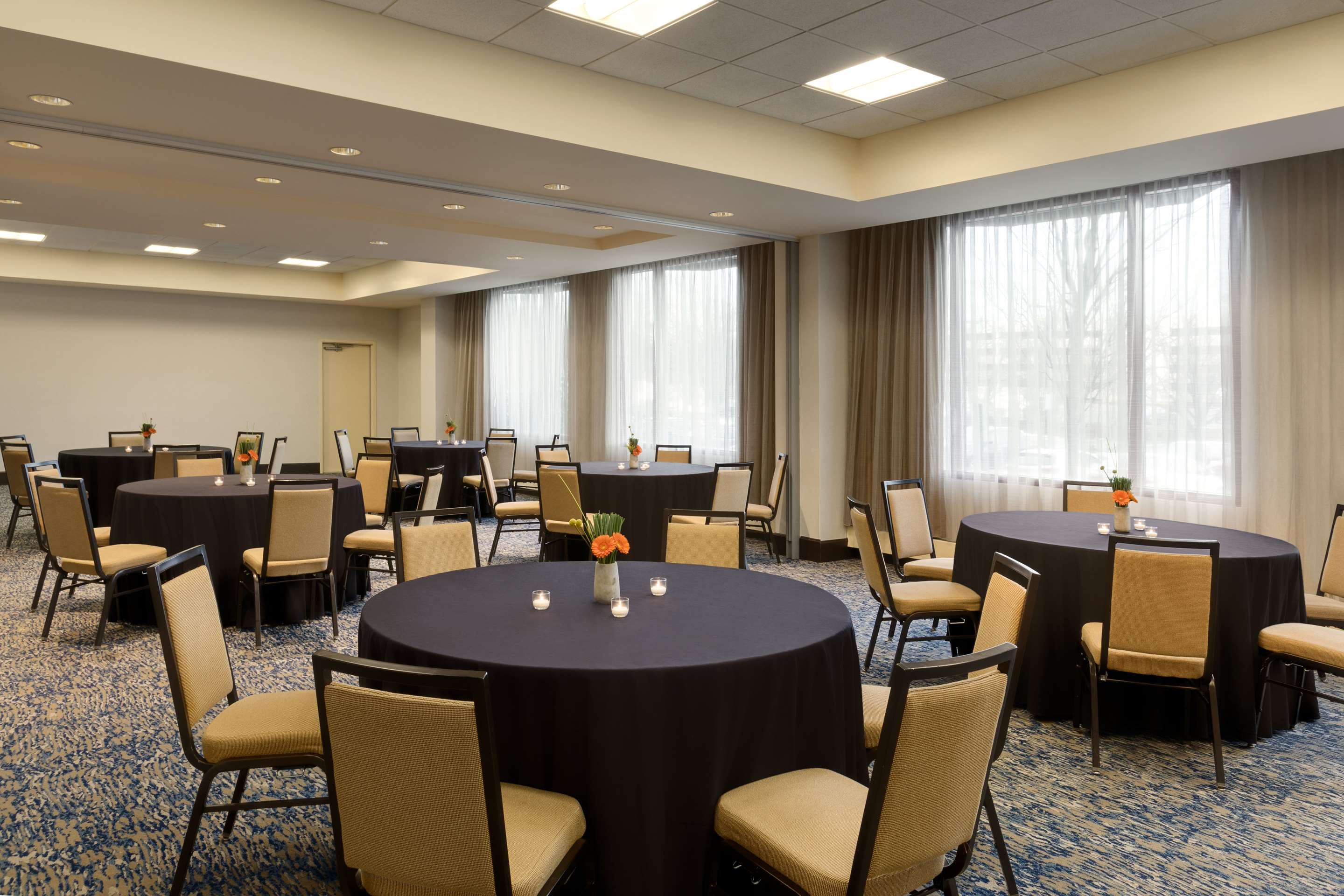 Lobby | Embassy Suites by Hilton Boston Waltham