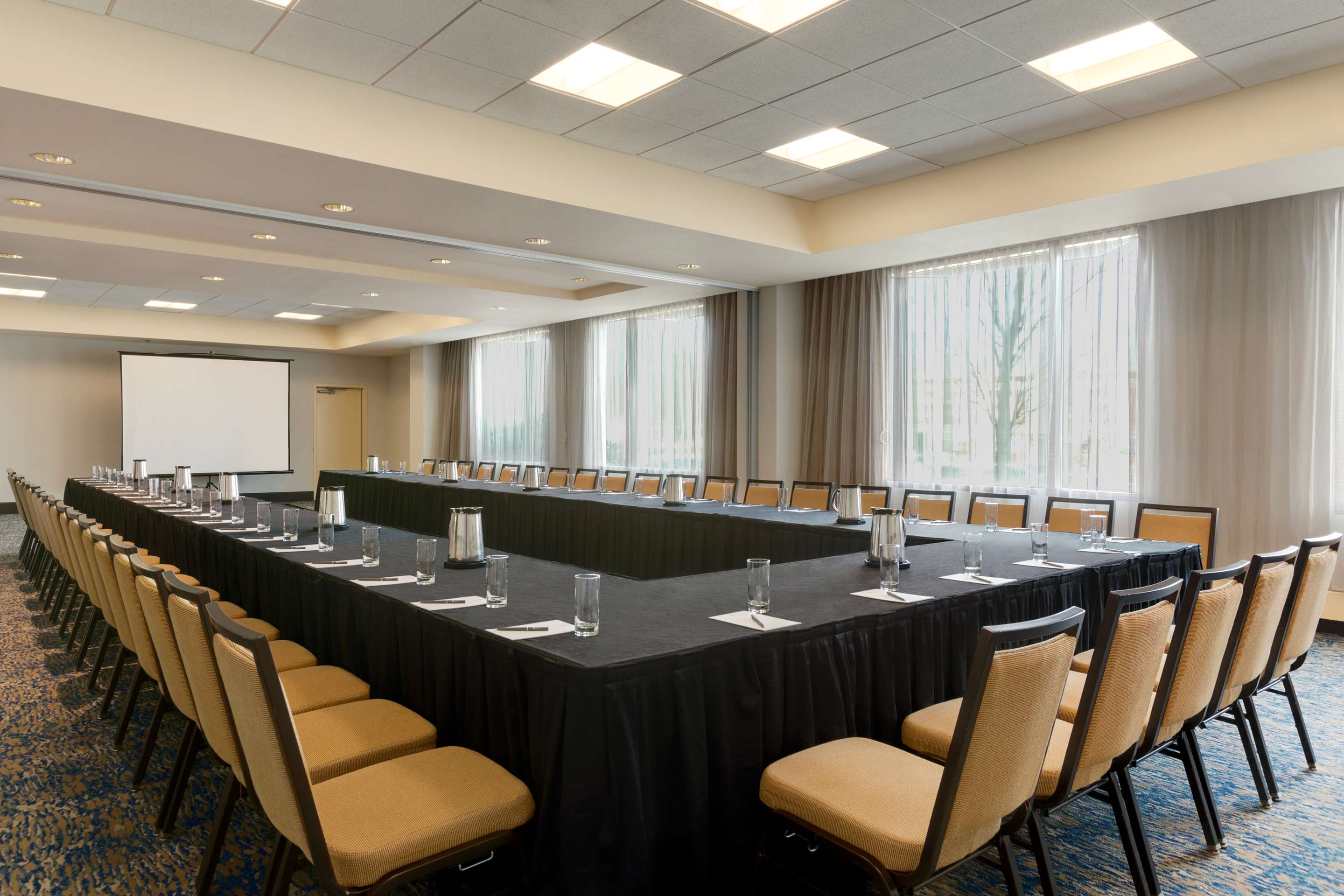 Lobby | Embassy Suites by Hilton Boston Waltham