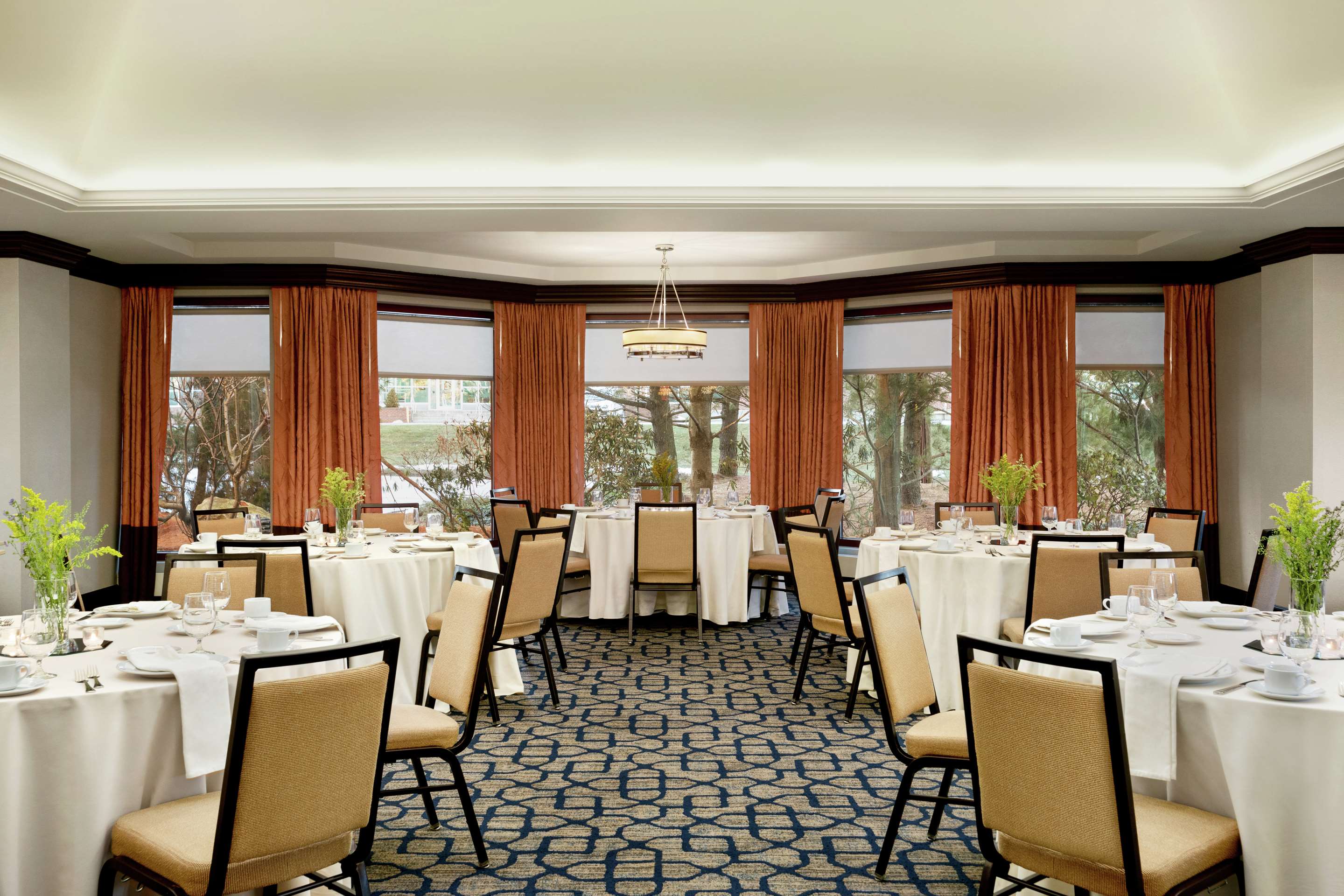 Restaurant | Embassy Suites by Hilton Boston Waltham