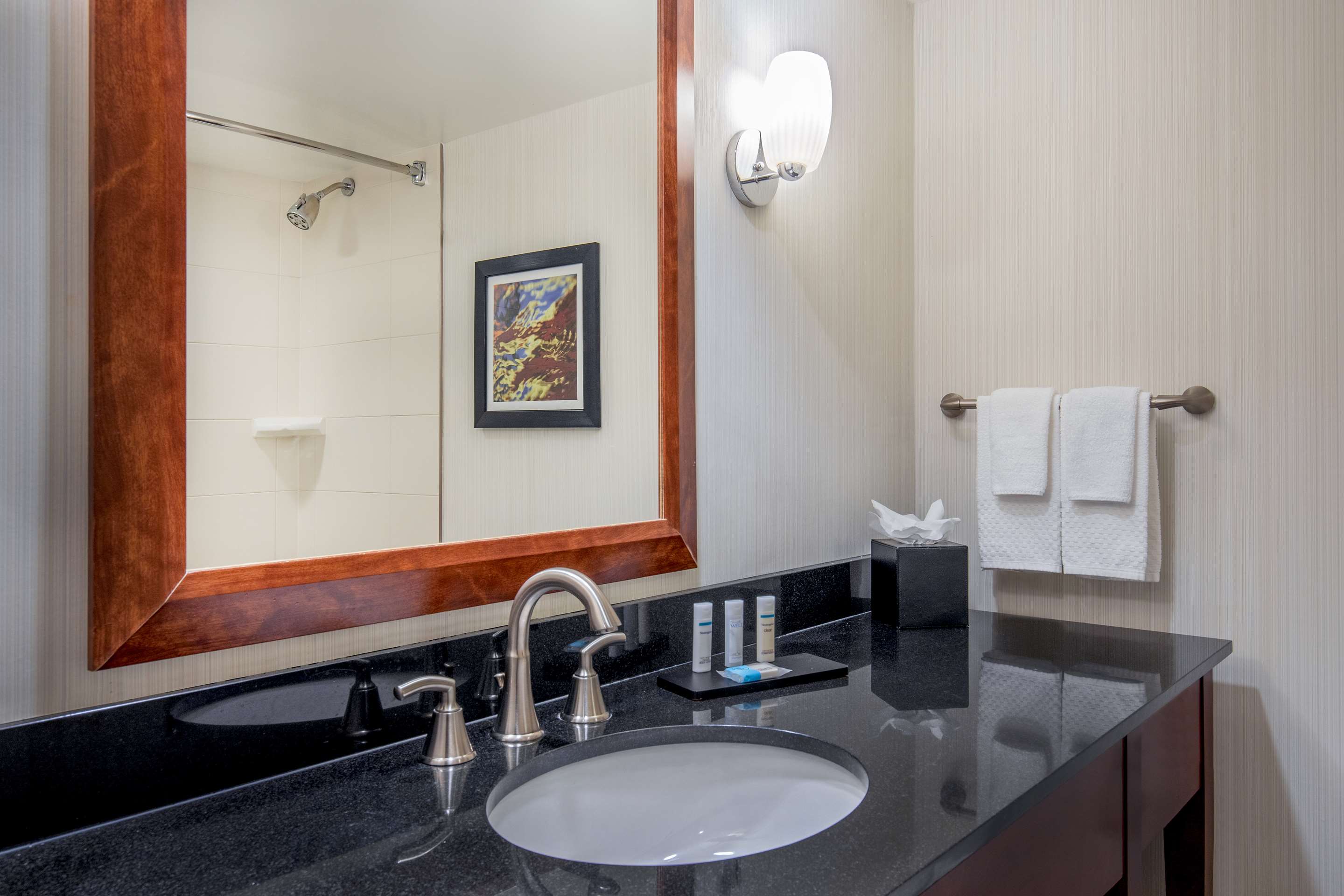Guest room bath