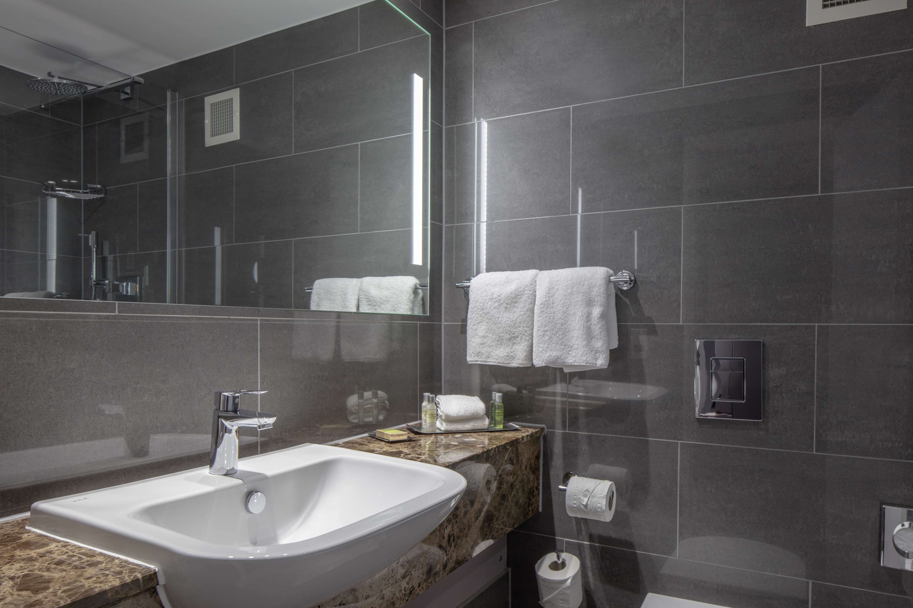 Doubletree by Hilton Bristol Room Type - SUPERIOR KING GUEST ROOM