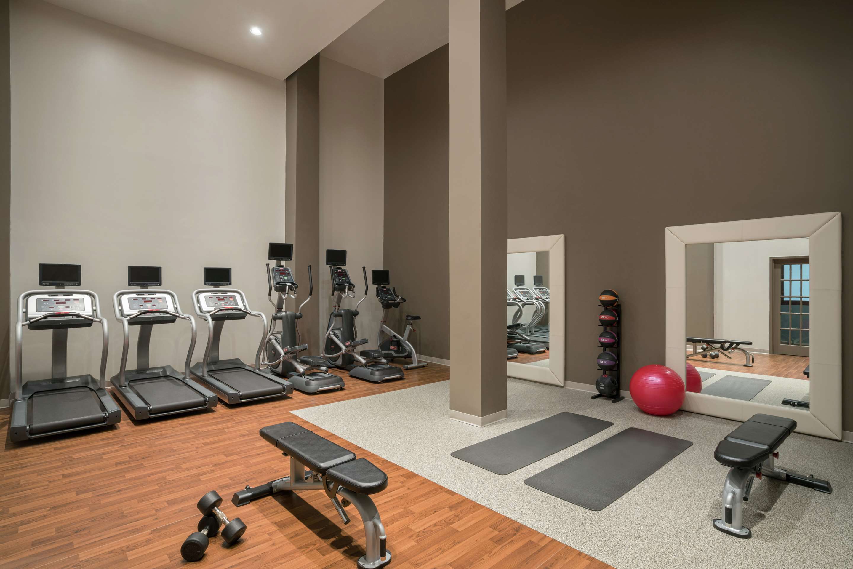 Health club fitness center gym | Embassy Suites Brunswick