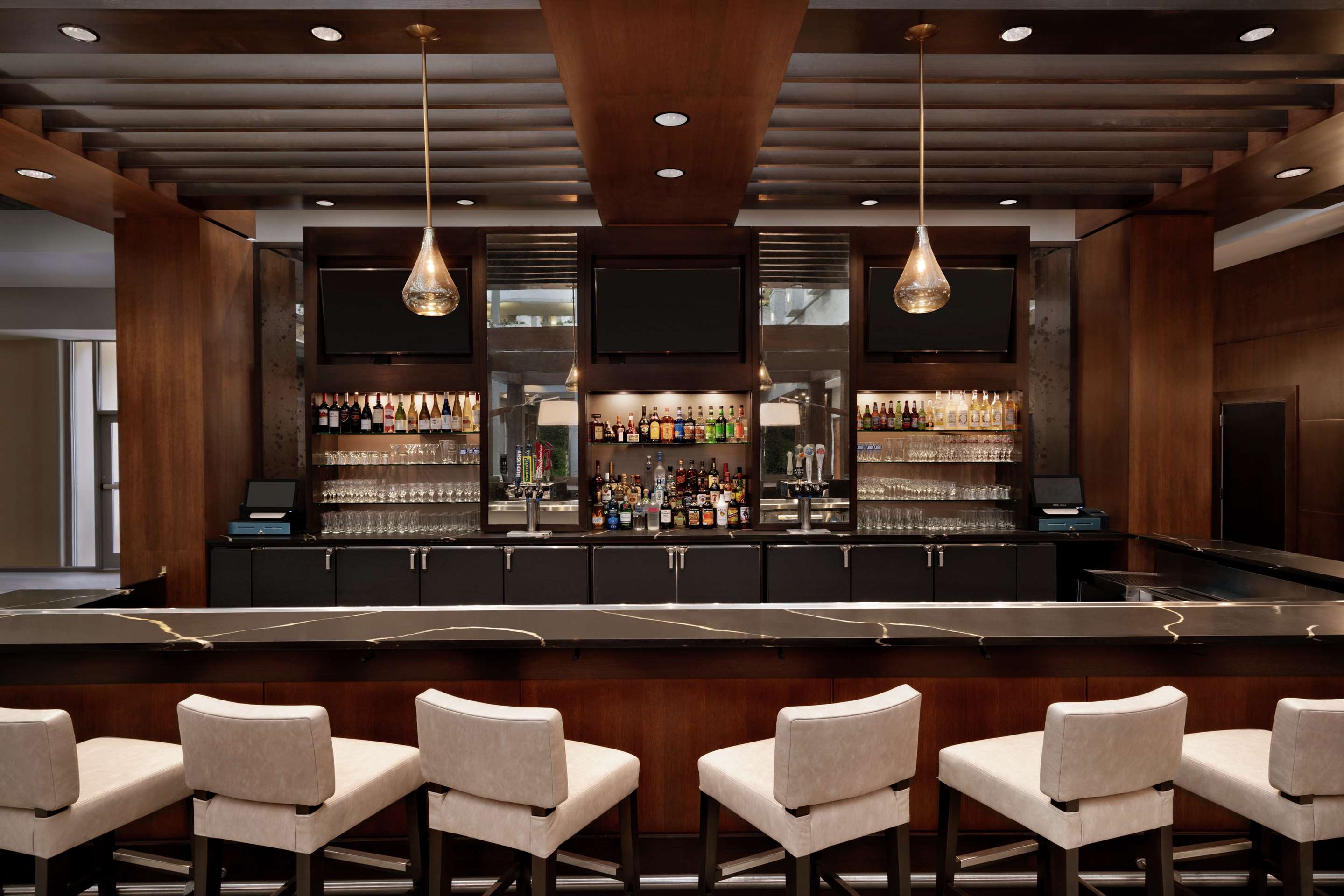 BarLounge | Embassy Suites Brunswick