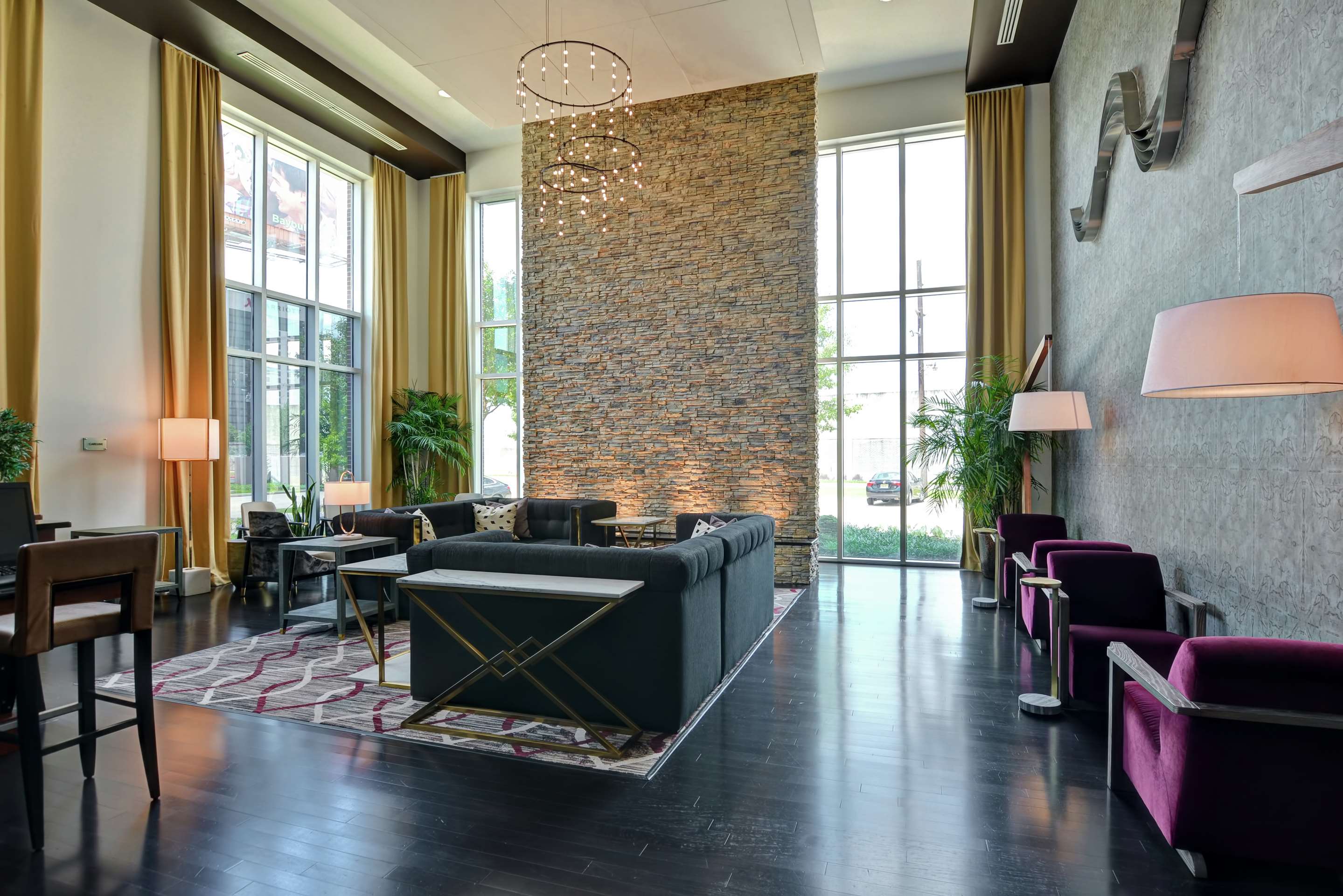 Lobby | DoubleTree by Hilton Hotel Baton Rouge