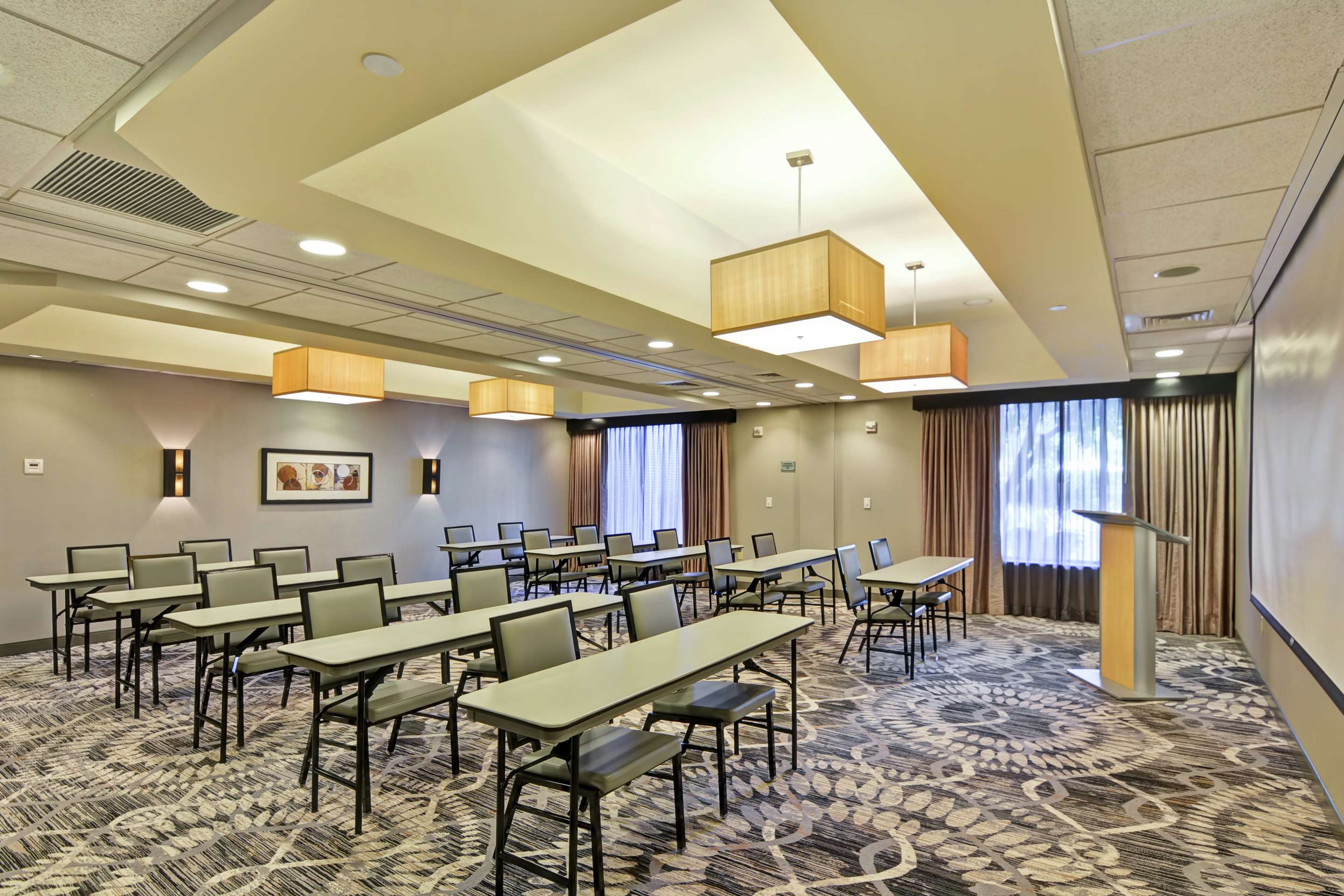 Meeting Room | DoubleTree by Hilton Hotel Baton Rouge