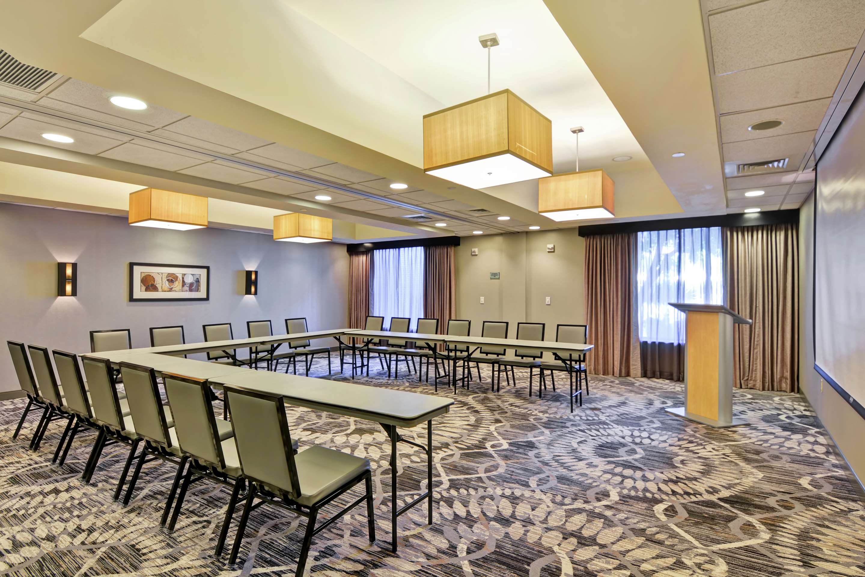 Meeting Room | DoubleTree by Hilton Hotel Baton Rouge