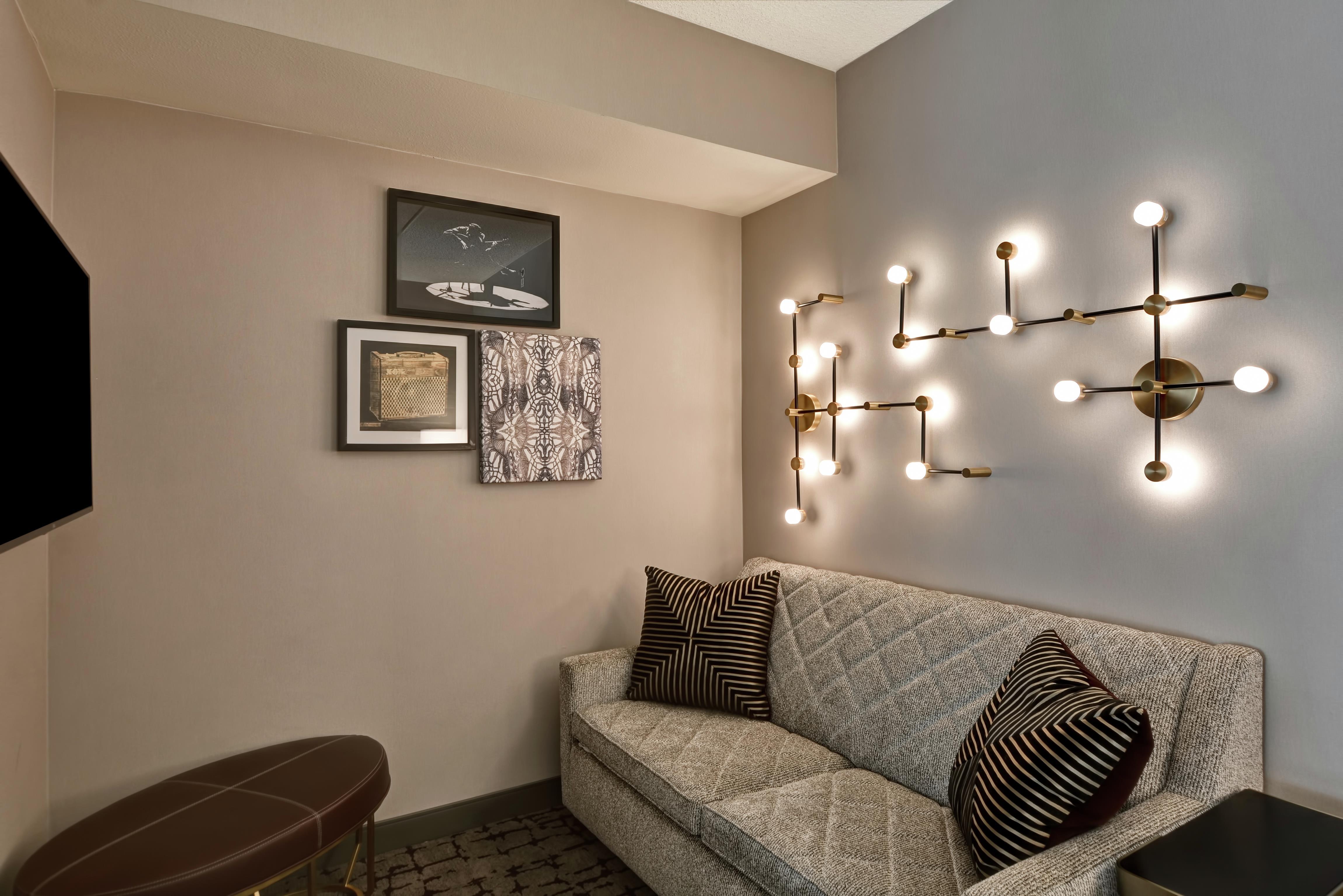 DoubleTree by Hilton Hotel Baton Rouge Room Type - 2QN MOB HEAR ACC RI-SHW NS