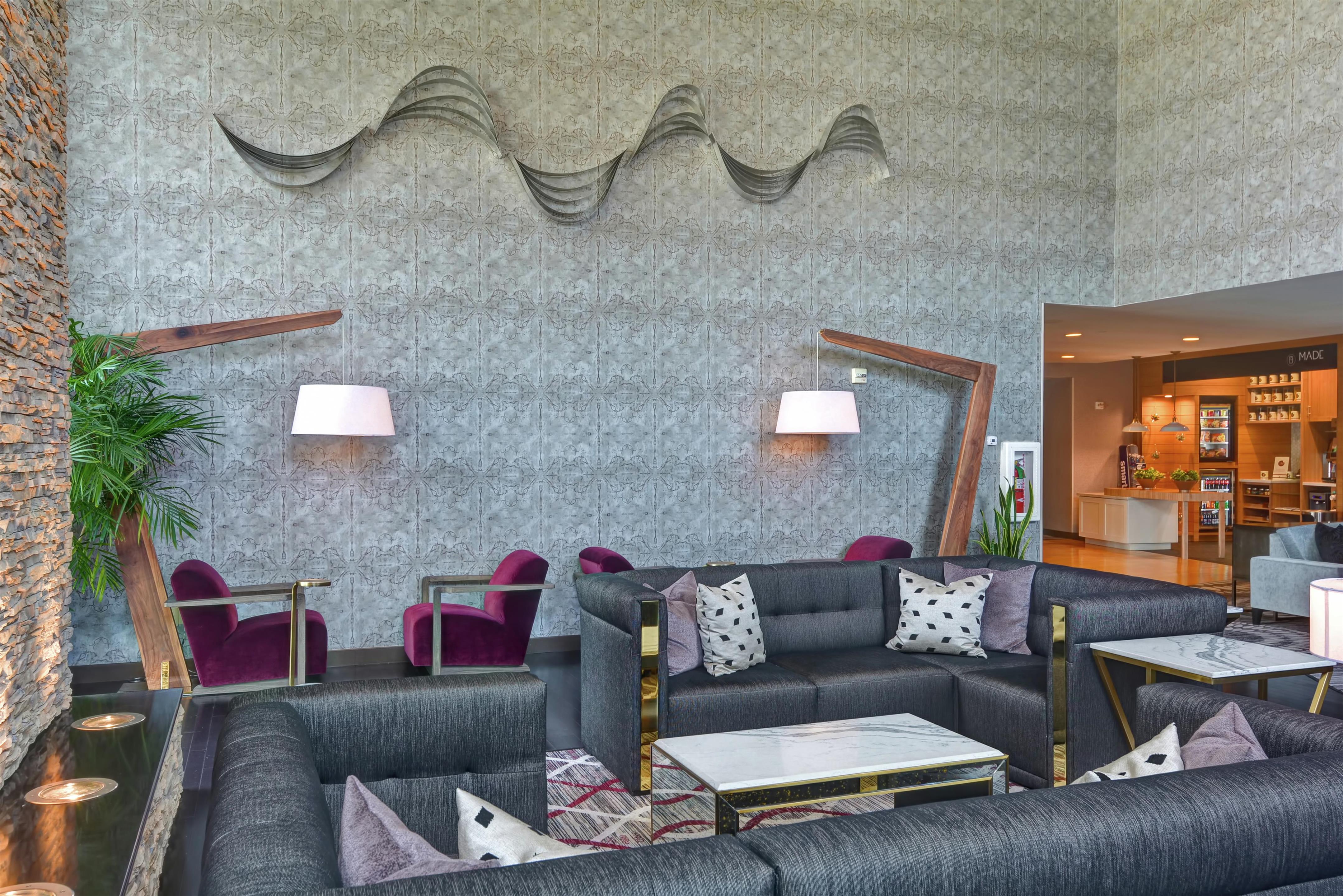 Lobby | DoubleTree by Hilton Hotel Baton Rouge