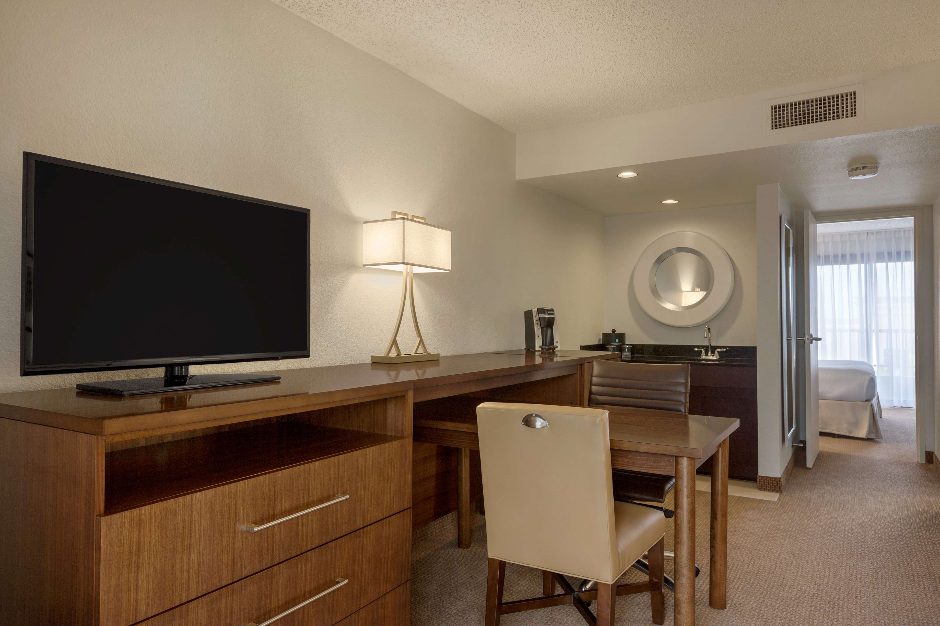 Embassy Suites Baton Rouge Room Type - 1 DBL BED NONSMOKING-MAX2