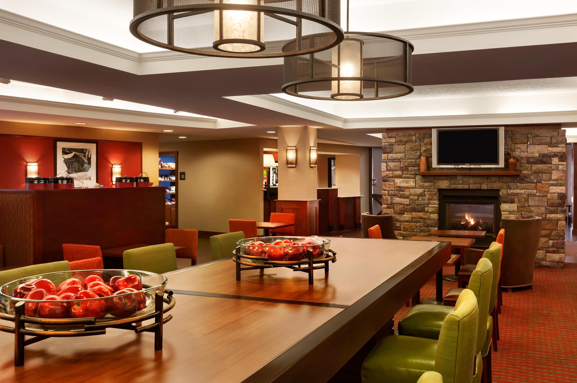 Lobby | Hampton Inn Colchester