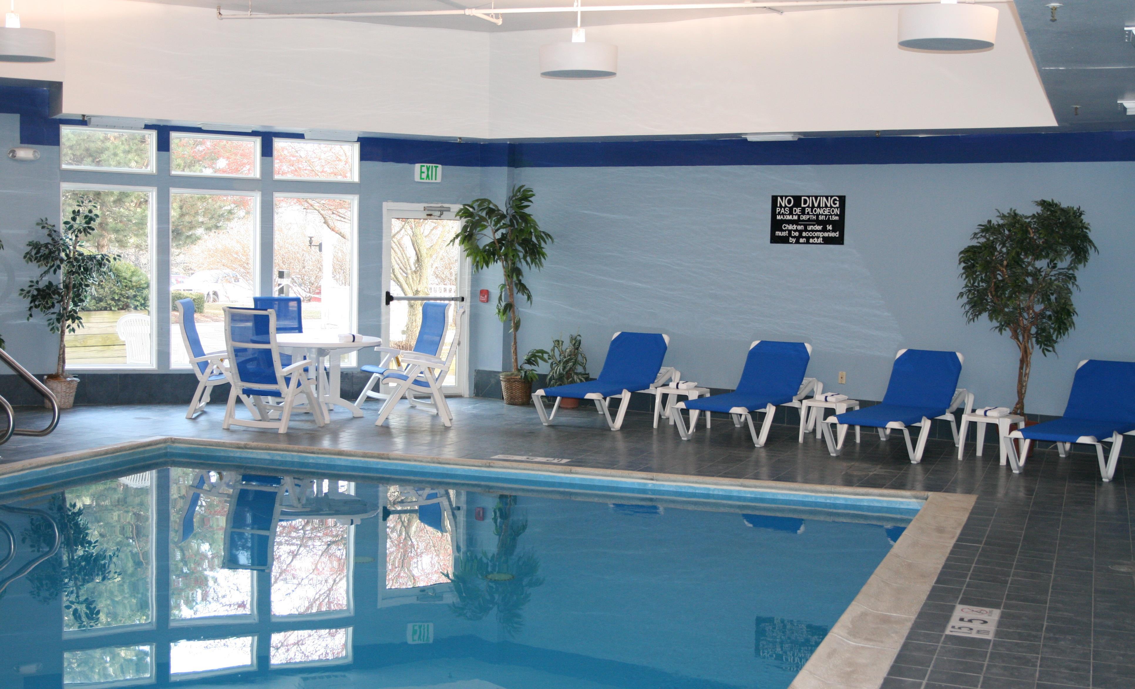 Pool | Hampton Inn Colchester
