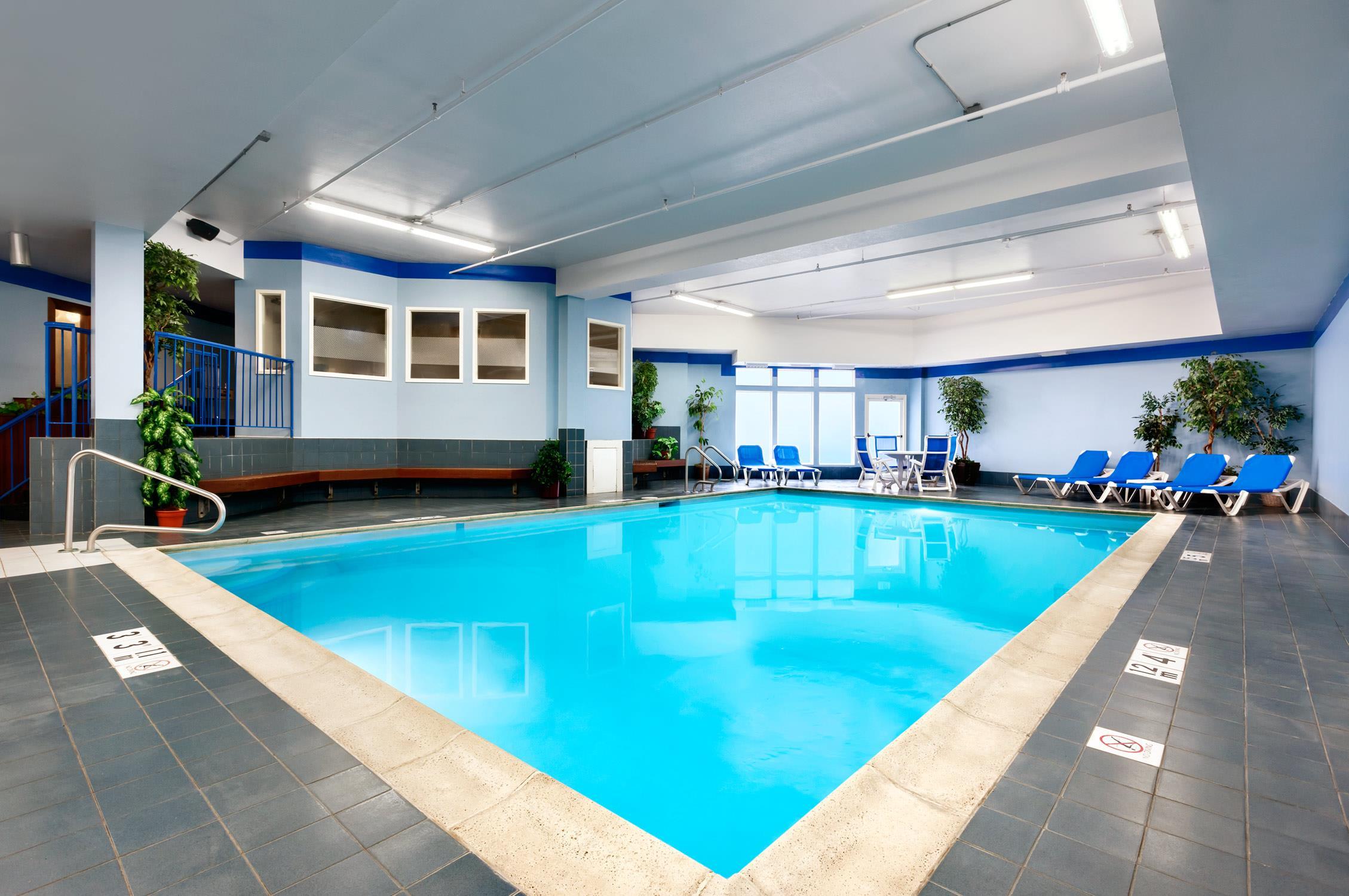 Pool | Hampton Inn Colchester