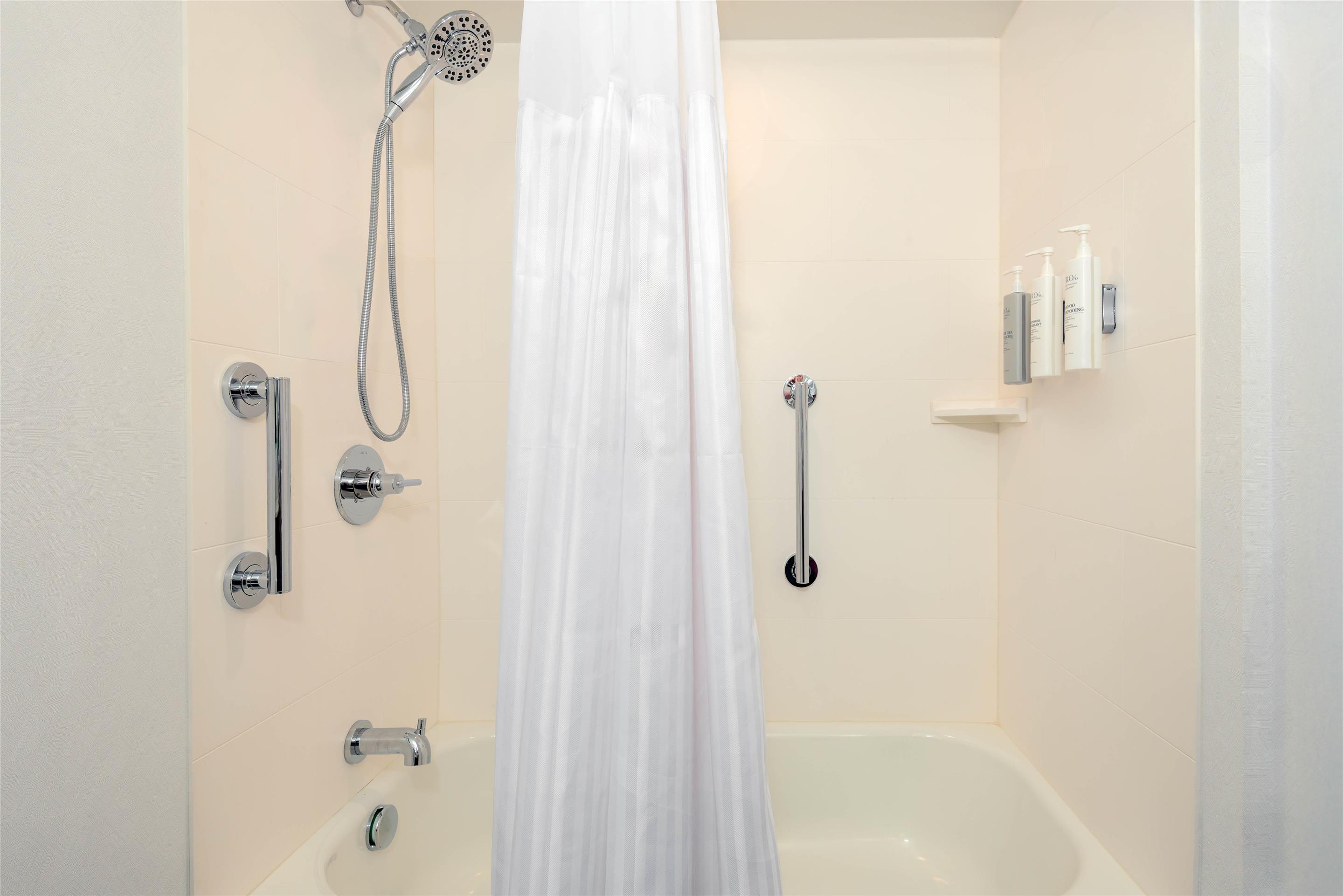 Guest room bath