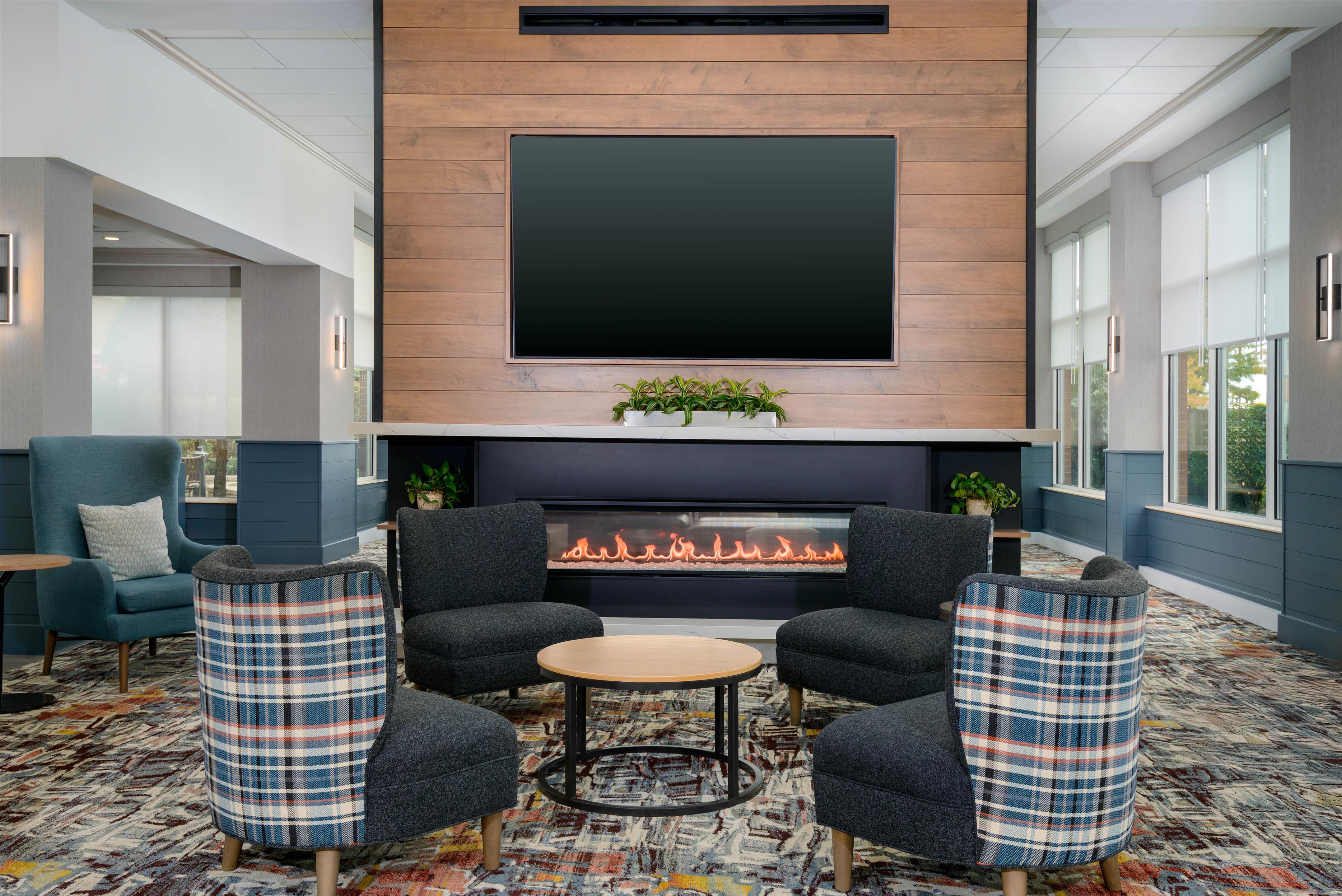 Lobby | Hilton Garden Inn Buffalo Airport
