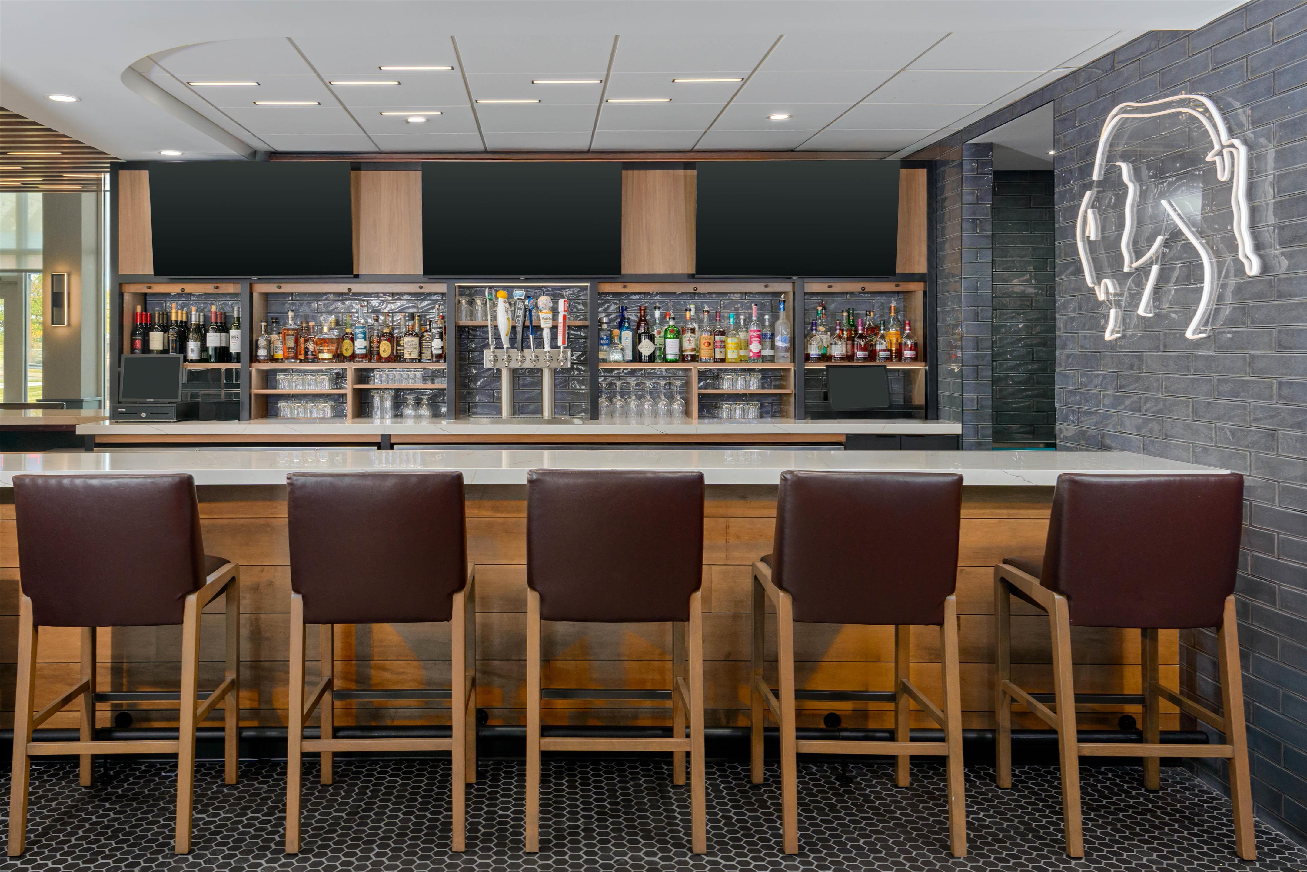BarLounge | Hilton Garden Inn Buffalo Airport