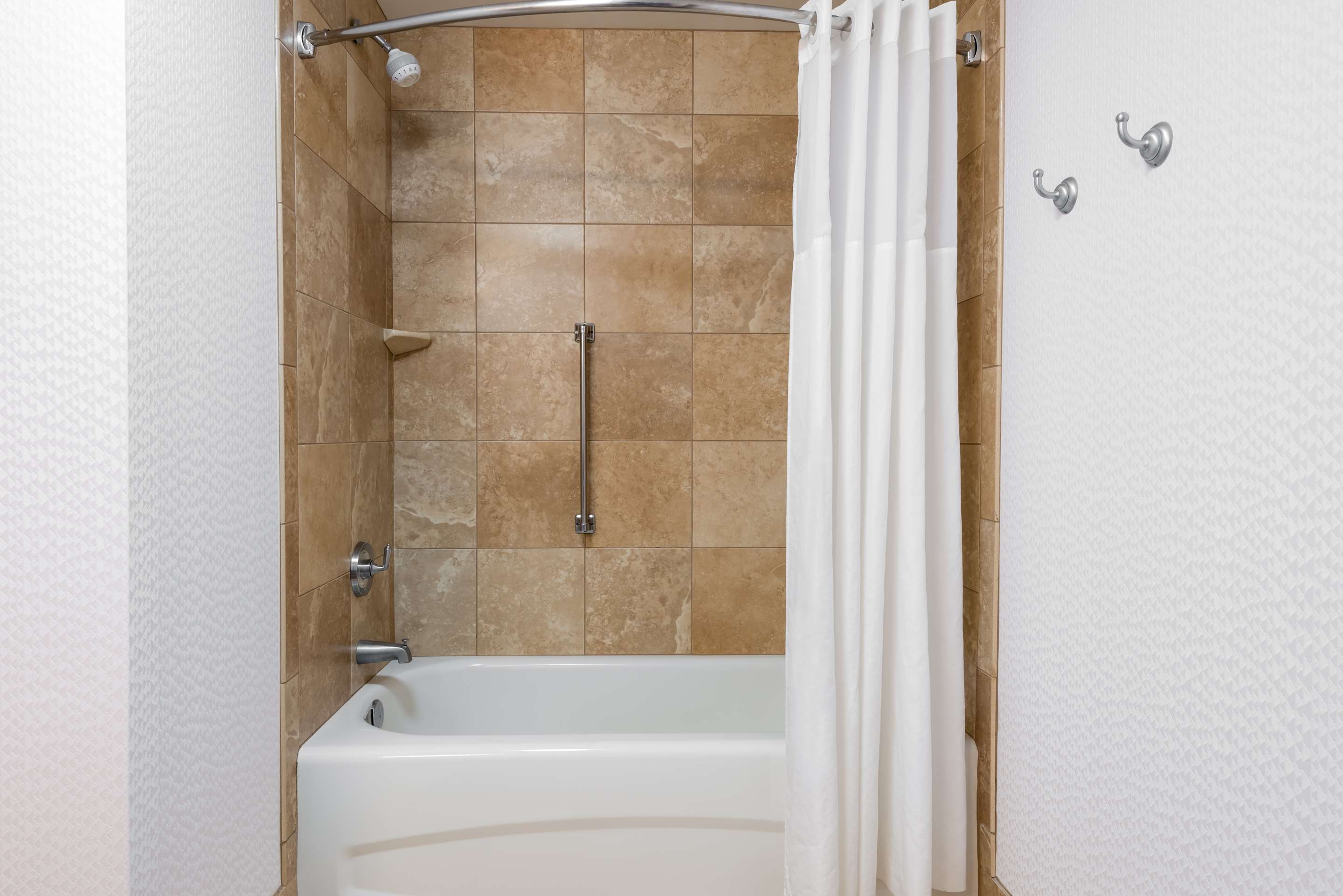 Guest room bath